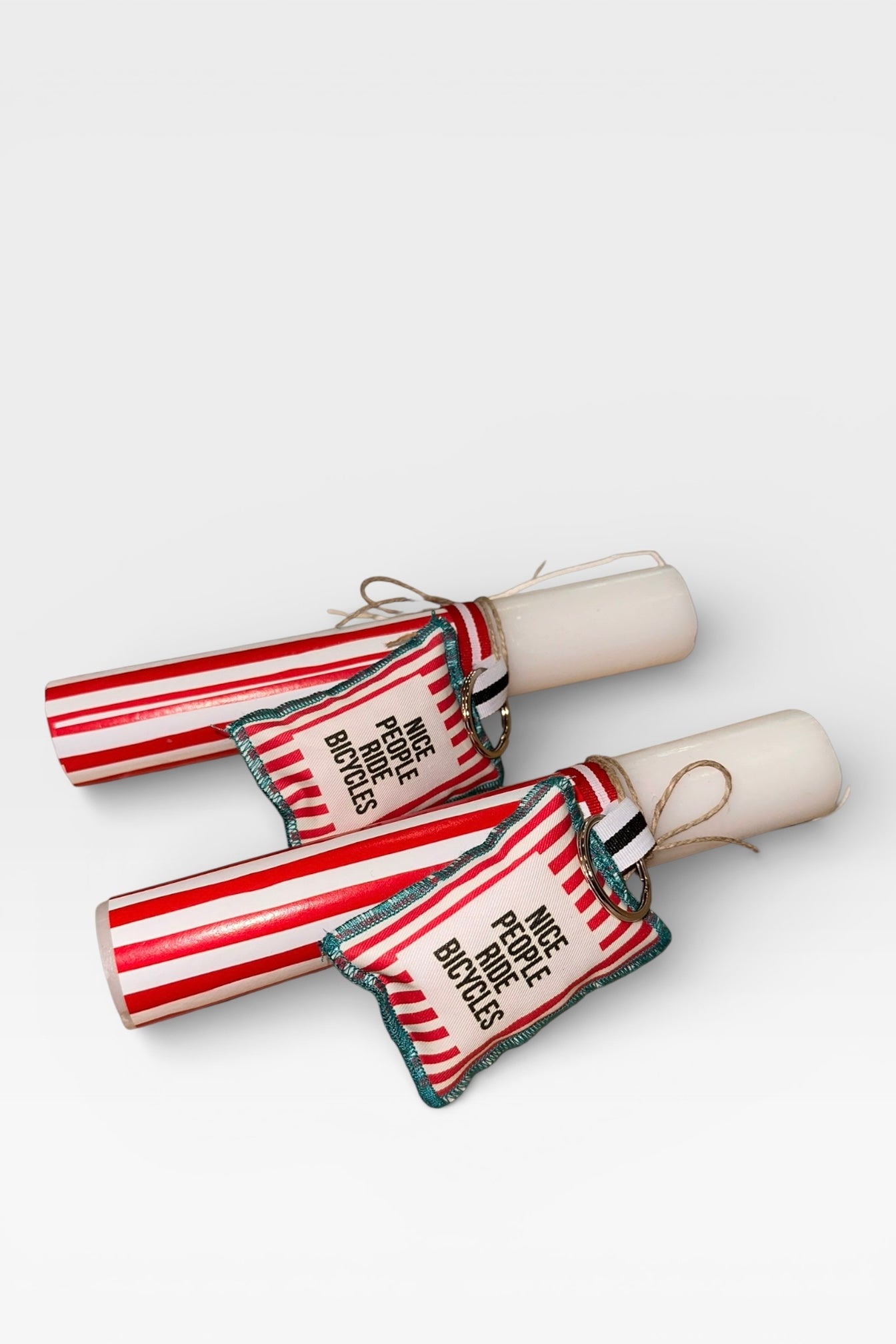 Maria Davilla - Λαμπάδα Χειροποίητη Με Μπρελόκ “Nice People Ride Bicycles” (Αντρική)