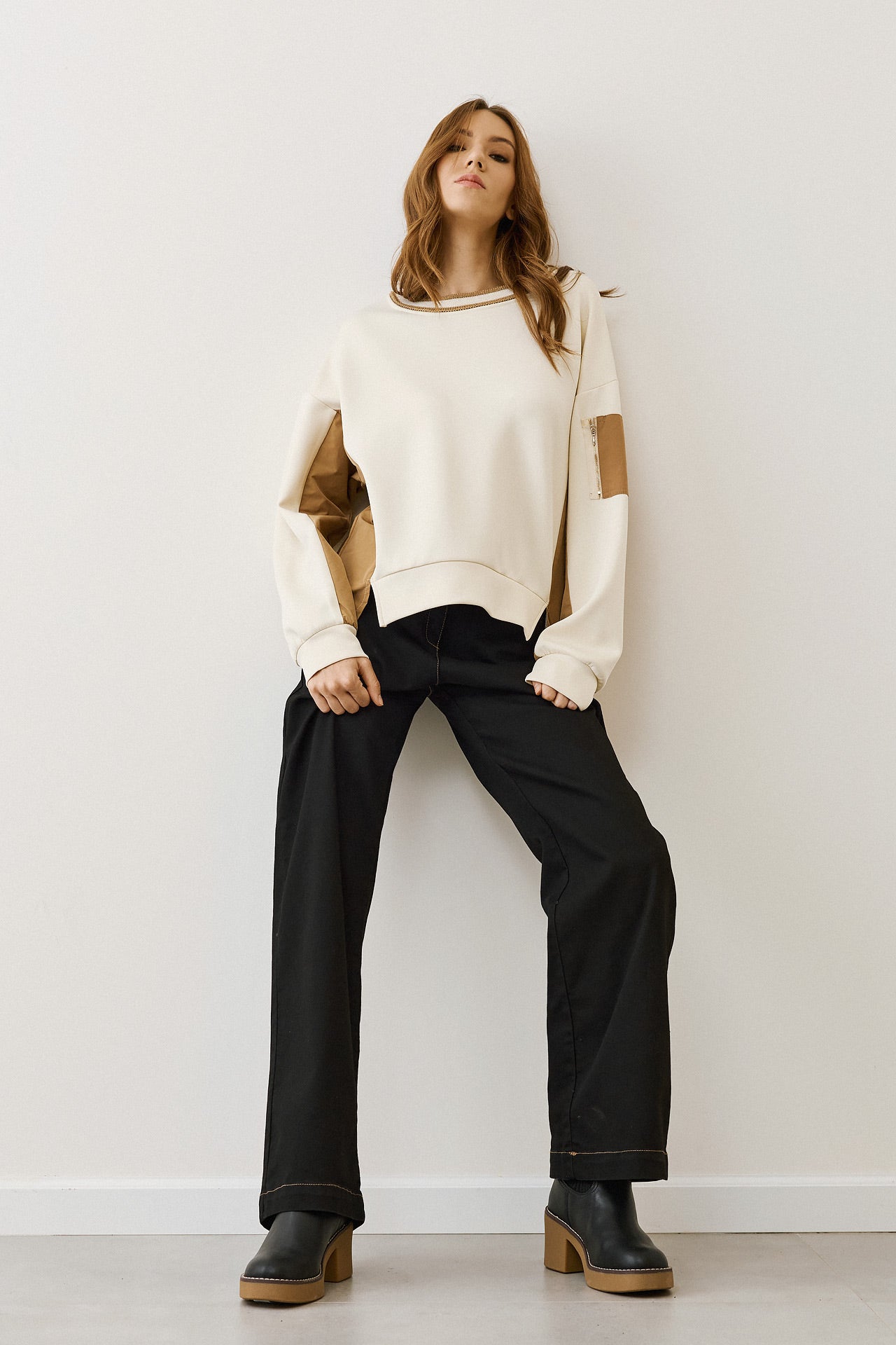 Figaro - Μπλούζα Φούτερ με Διχρωμία & Λεπτομέρεια Τσέπης στο Μανίκι Μπεζ