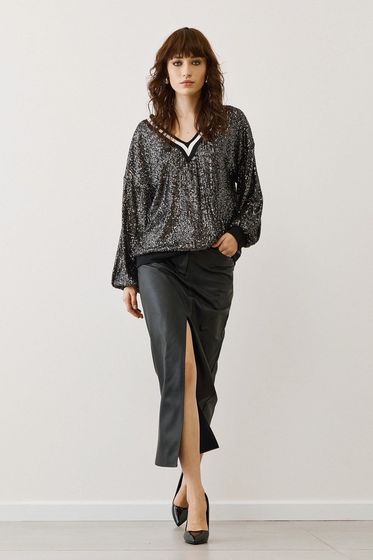 Figaro - Μπλούζα με Παγιέτες & V-Λαιμόκοψη