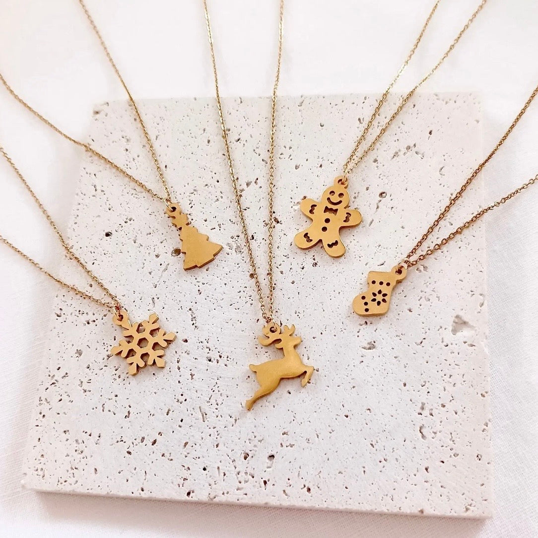 Queen Handmade Creations - Κολιέ Κάλτσα με Χρυσό Επιχρυσωμένο Στοιχείο σε Κάρτα Δώρου