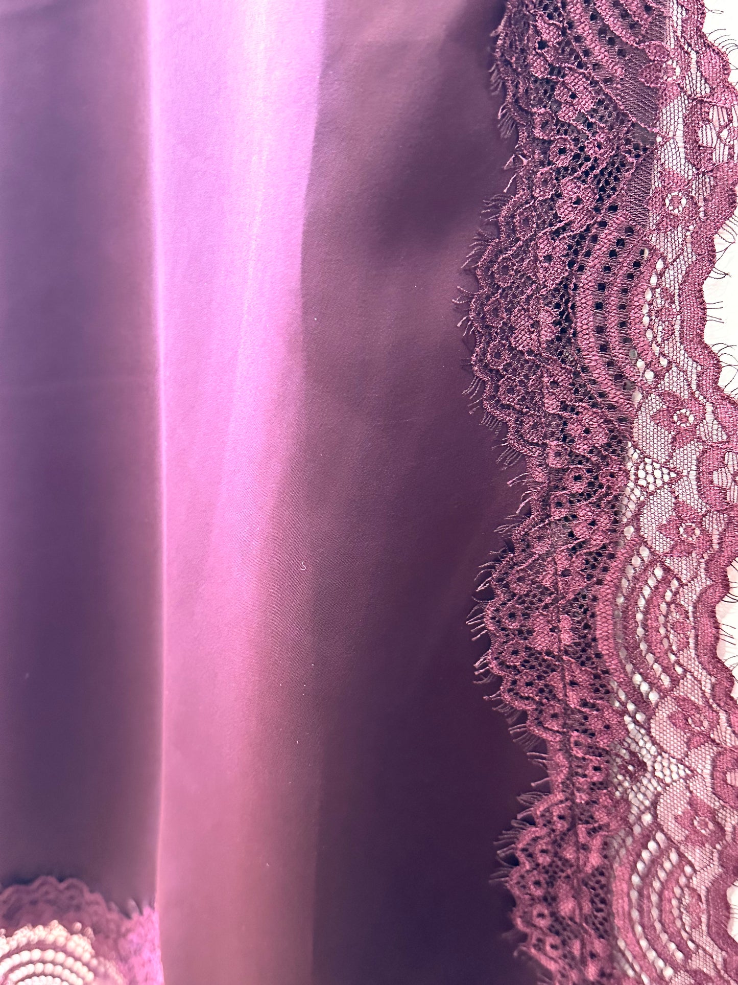 Charizma -Σατέν Φόρεμα με Δαντέλα & Πλαϊνό Σκίσιμο Μπορντό