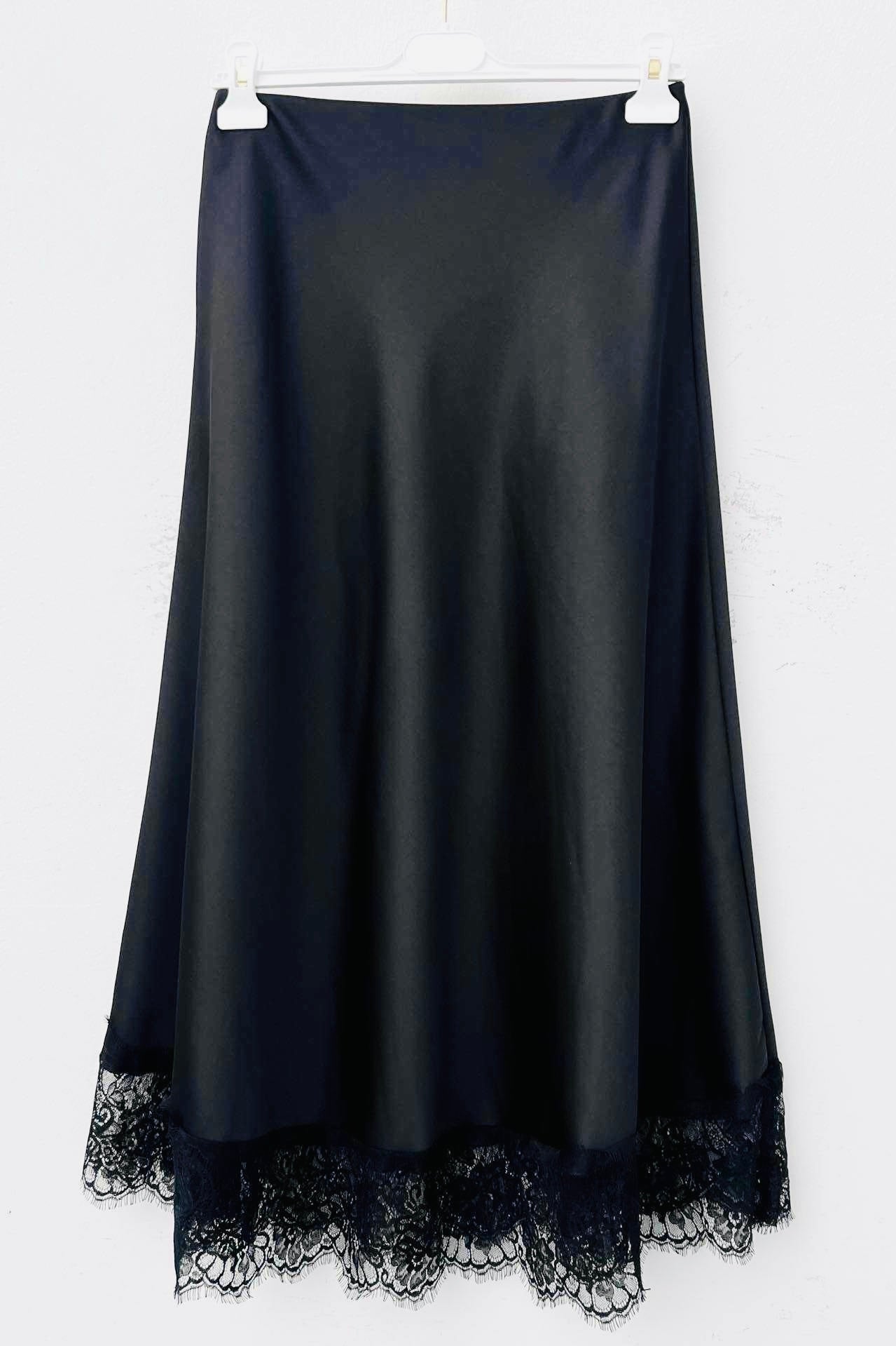 Charizma - Σατέν Μακριά Φούστα με Δαντέλα στο Τελείωμα Μαύρη