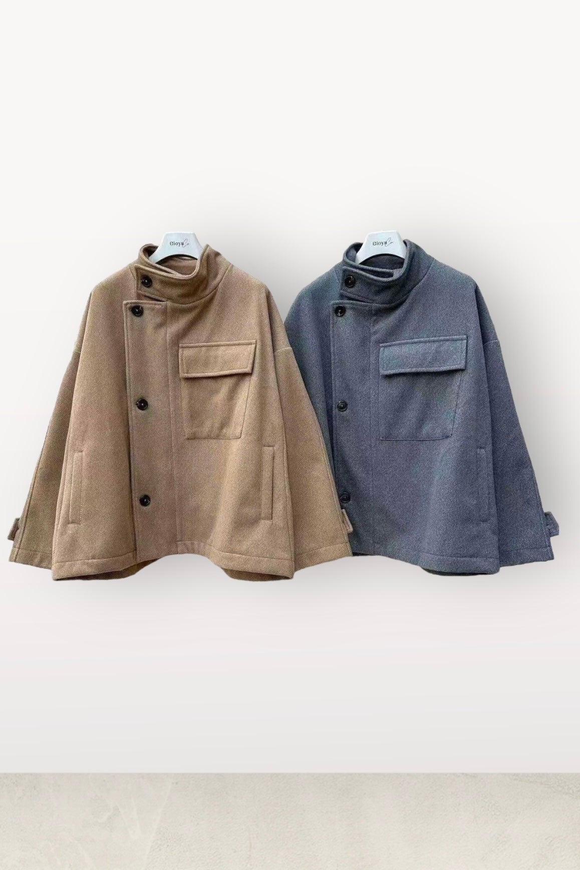 Gioya & Co - Κοντό Παλτό με Ψηλό Γιακά & Πολλαπλές Τσέπες Γκρι