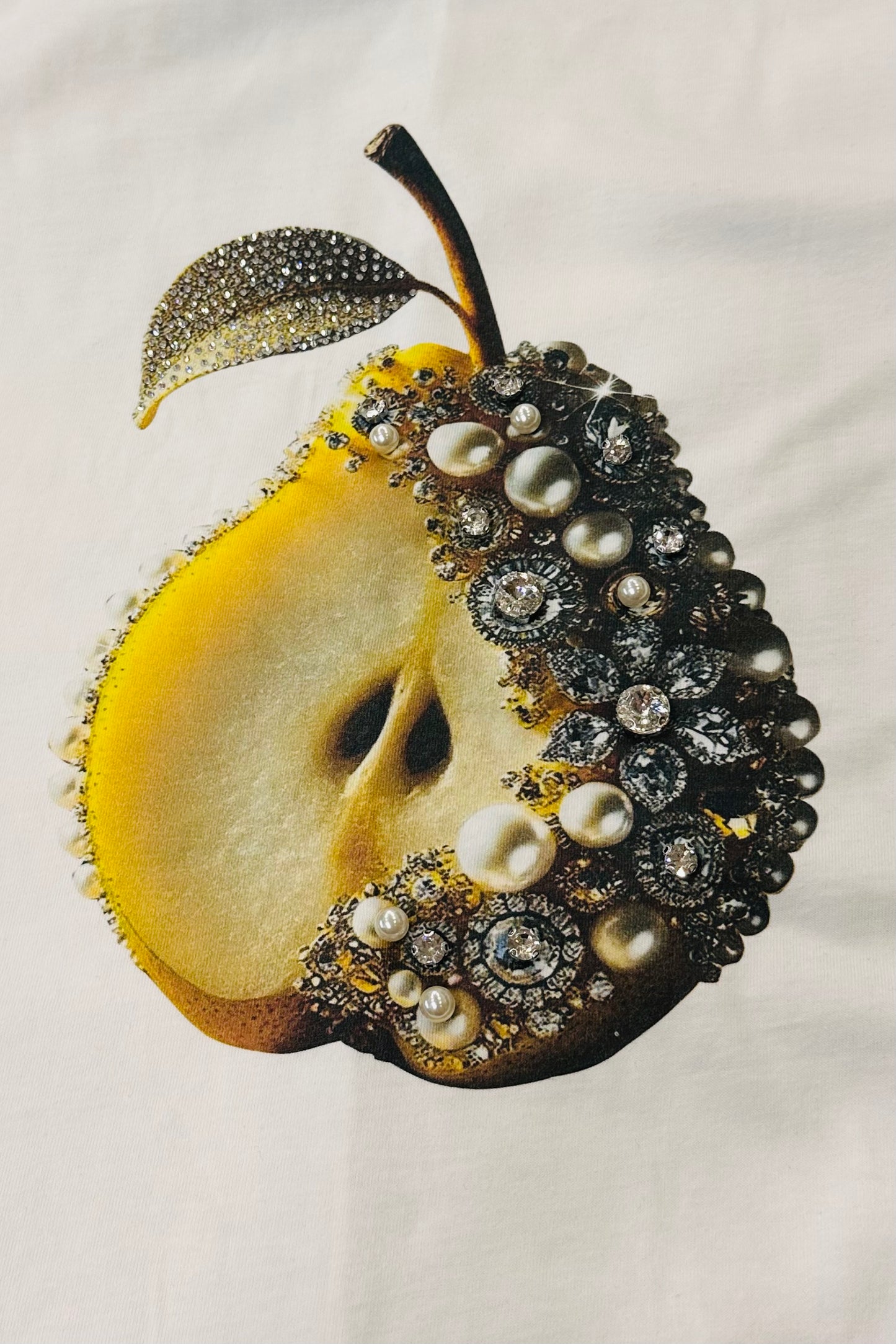 Unitee - Λευκό Μακό T-Shirt με Στάμπα Αχλάδι Στρας & Πέρλες