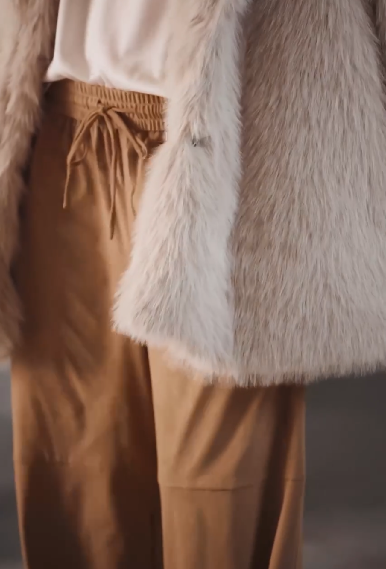 Lumina - Ψηλόμεσο Παντελόνι Τύπου Σουέτ Με Λάστιχο σε Καμηλό Χρώμα