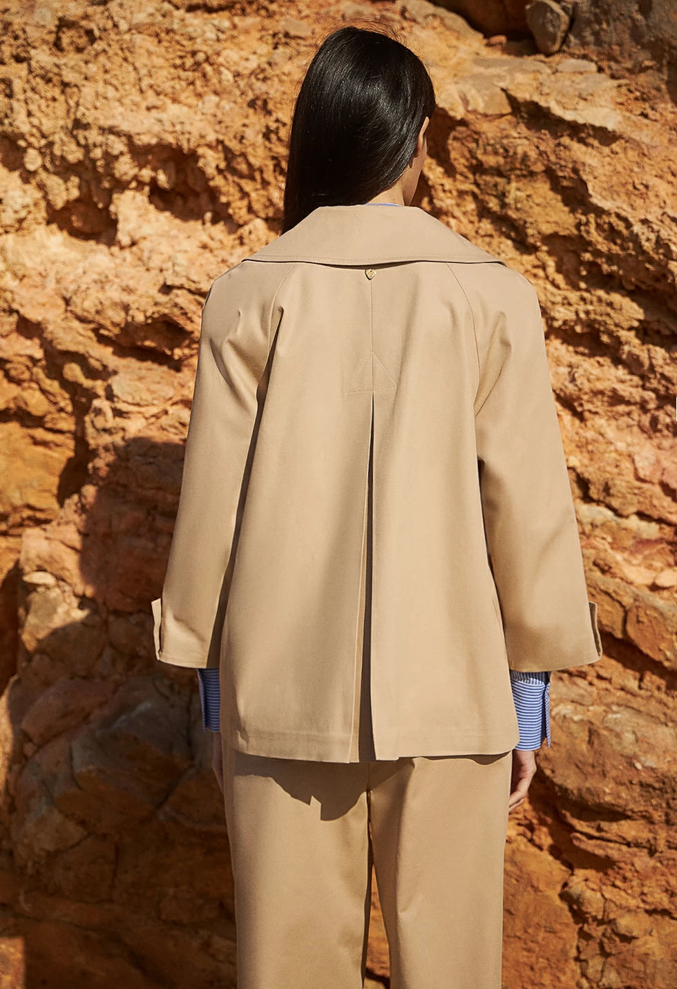 Desiree Κοντή μπεζ καμπαρντίνα