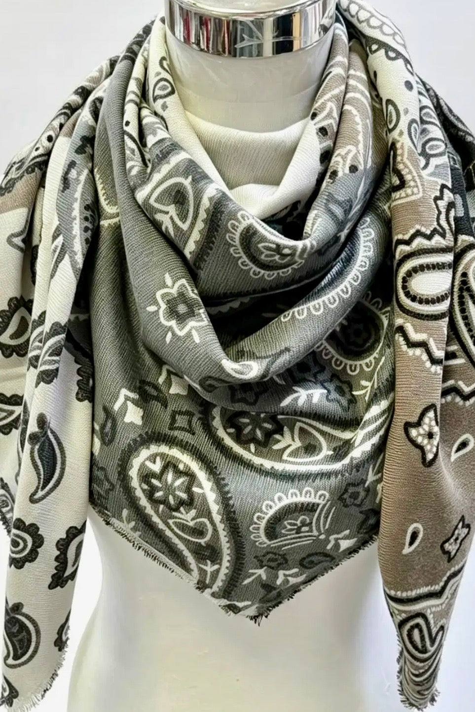 Lineta - Μεγάλο Τετράγωνο Μαντήλι Patchwork Black Bandana 110x100cm