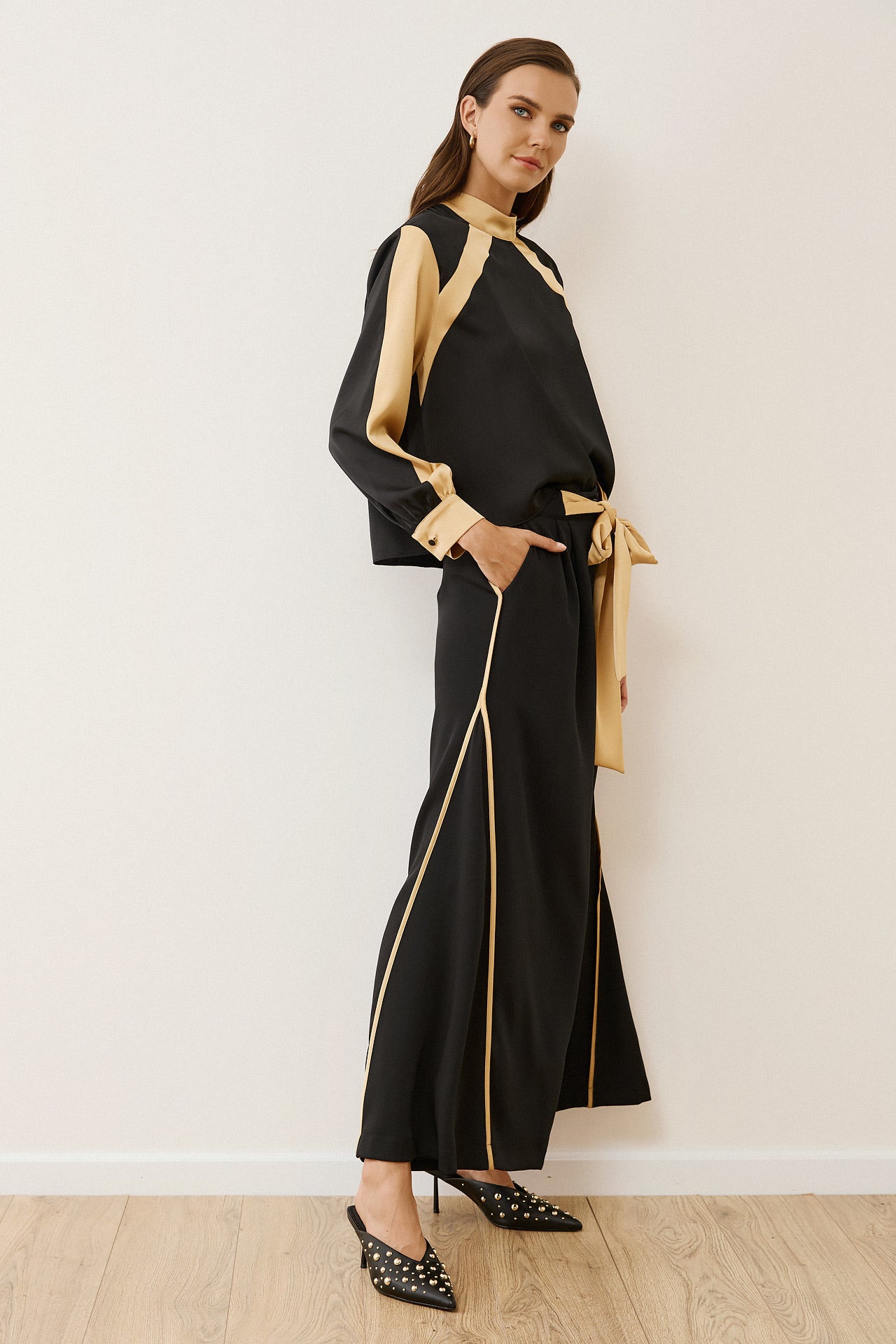 Figaro - Αέρινη Παντελόνα με Διπλή Μπεζ Ρίγα και Ζώνη από το Ίδιο Ύφασμα