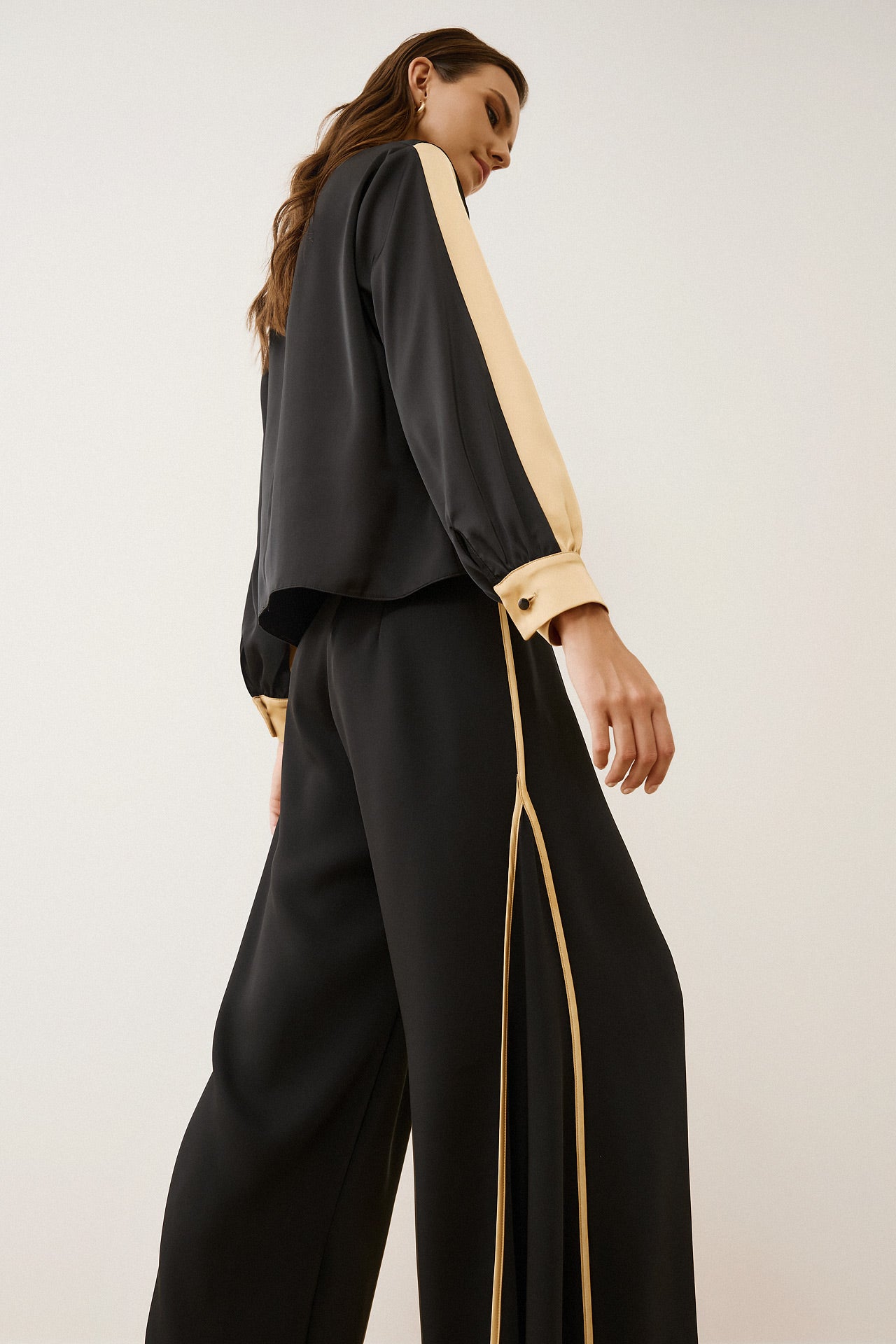 Figaro - Αέρινη Παντελόνα με Διπλή Μπεζ Ρίγα και Ζώνη από το Ίδιο Ύφασμα