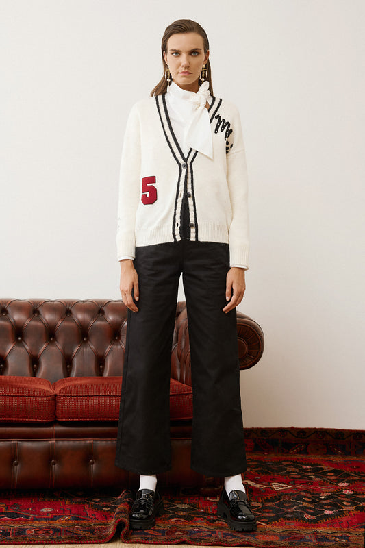 Eighty2 by Figaro - Λευκή Oversized Ζακέτα με Μαύρη Ρίγα και Κεντημένο "LOVE" στην Πλάτη