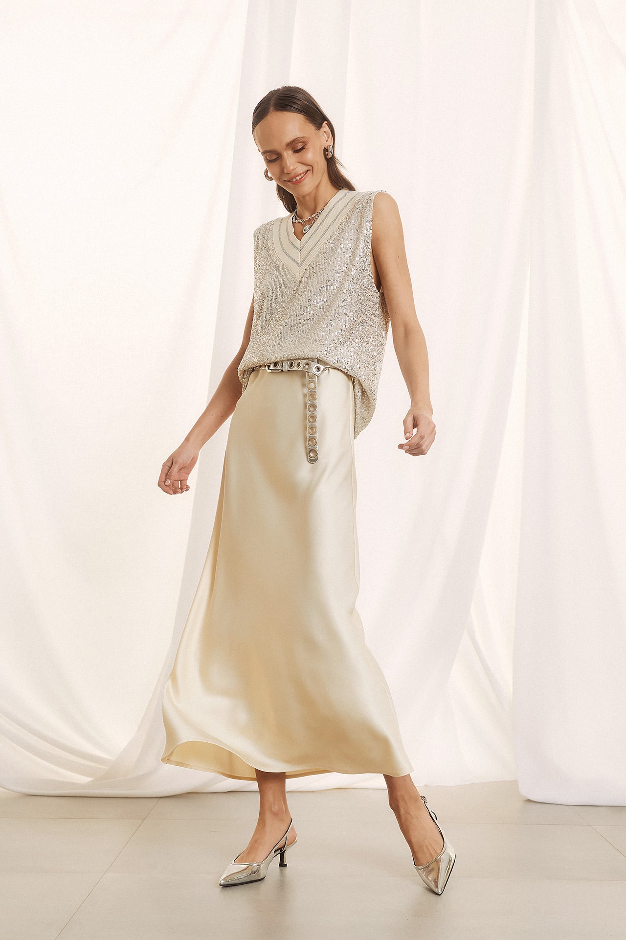 Figaro - Αμάνικη Μπλούζα με Παγιέτες,  V Λαιμόκοψη και Ασημί Διακοσμητική Ρίγα