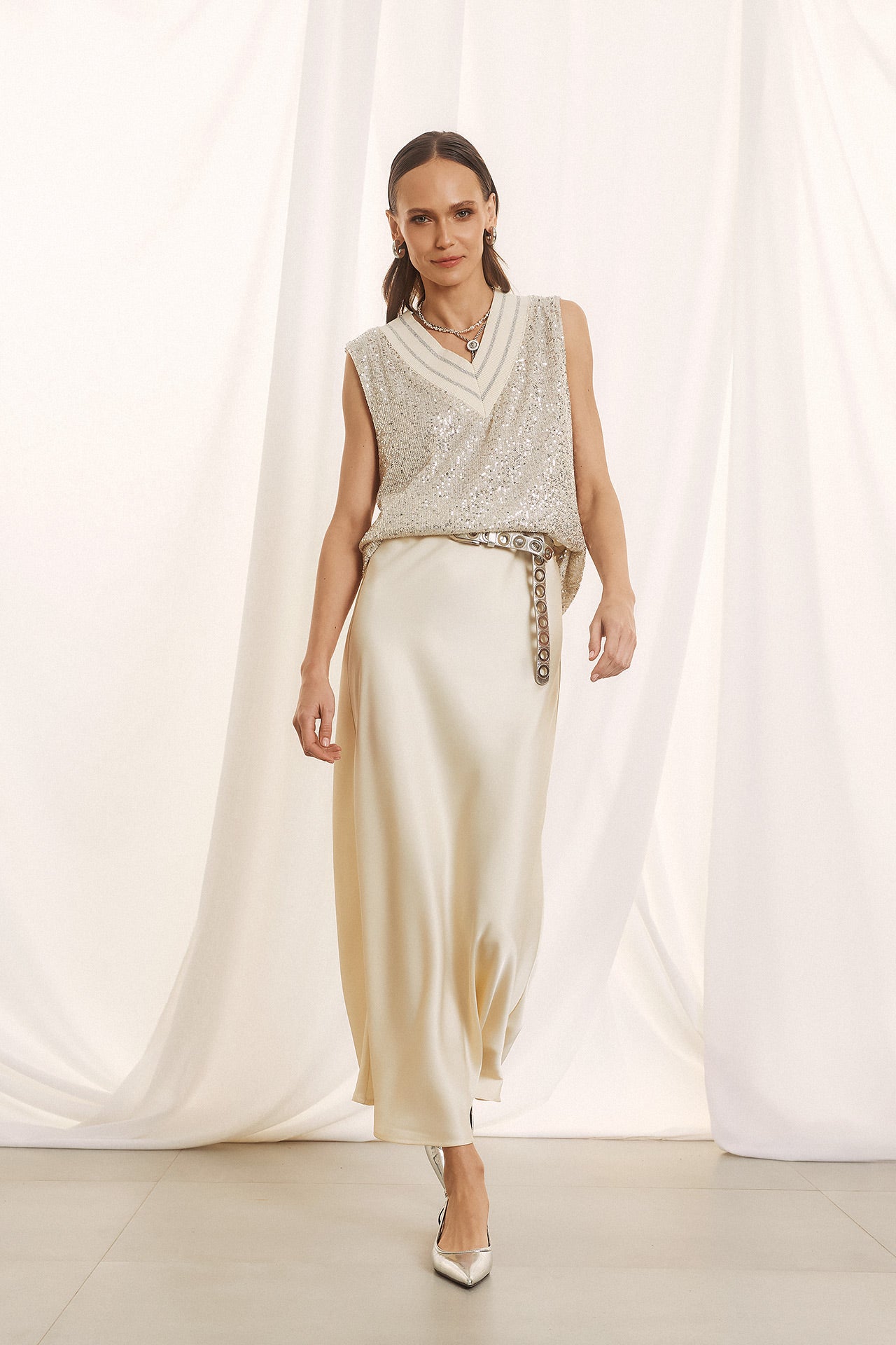 Figaro - Αμάνικη Μπλούζα με Παγιέτες,  V Λαιμόκοψη και Ασημί Διακοσμητική Ρίγα