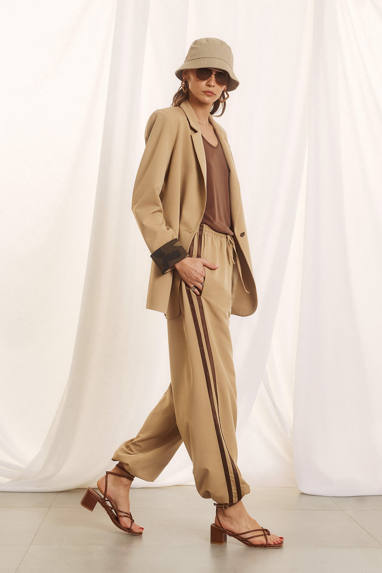 Eighty2 by Figaro - Καμελ Παντελόνι με Λάστιχο & Ρίγες στο Πλάι με Σούρα στο Τελείωμα