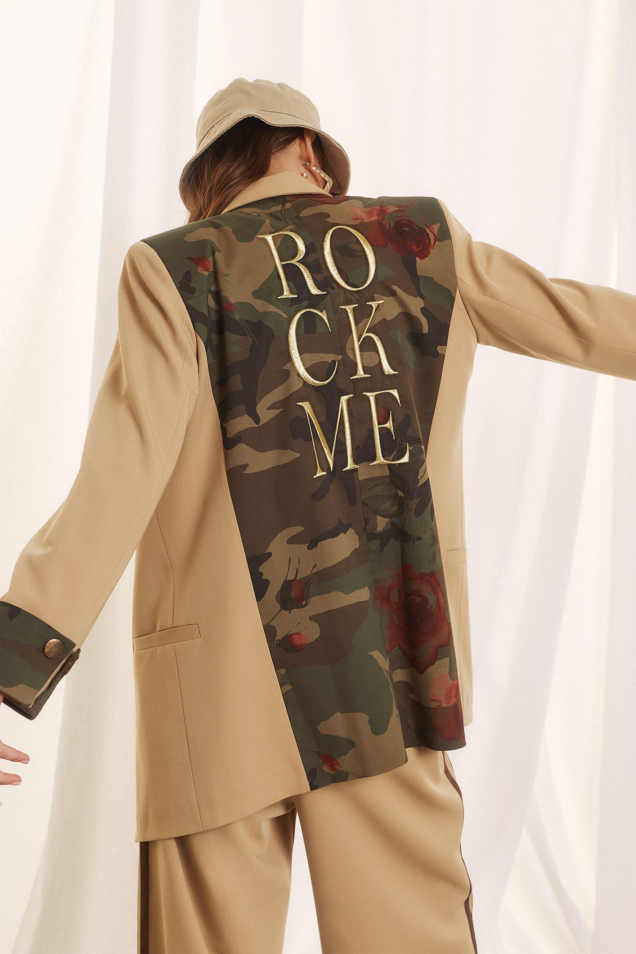 Eighty2 by Figaro - Σακάκι Δίχρωμο με Camouflage Πλάτη & Χρυσό Κέντημα “Rock Me”