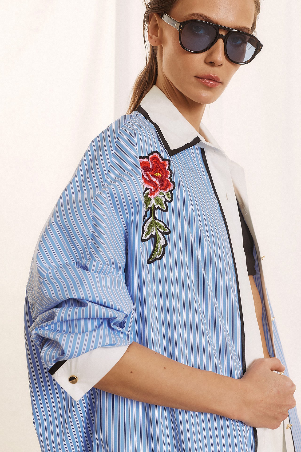 Figaro - Ριγέ Πουκάμισο Oversized με Κεντήματα & Αντίθεση Λευκού