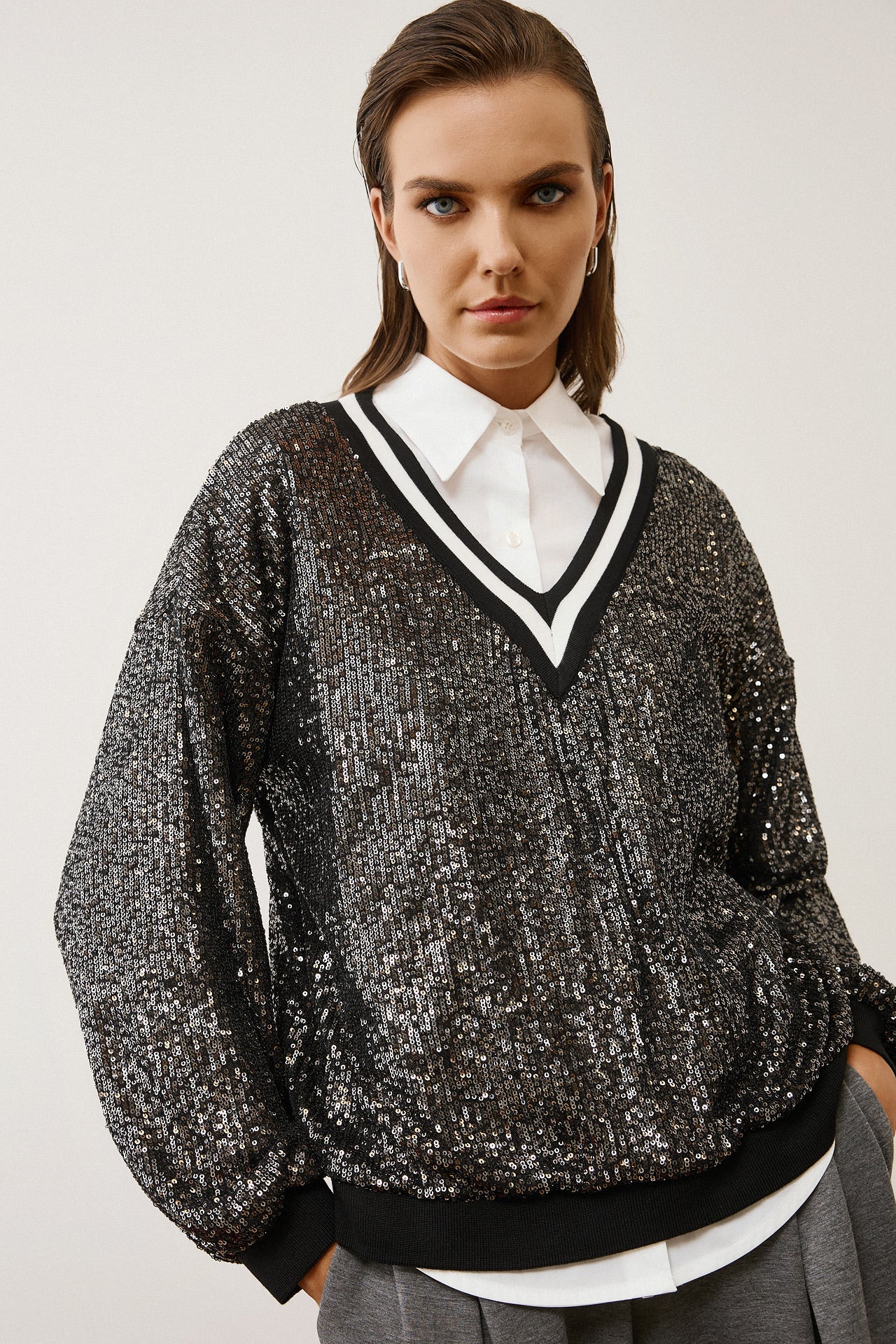 Figaro - Μπλούζα με Παγιέτες & V-Λαιμόκοψη