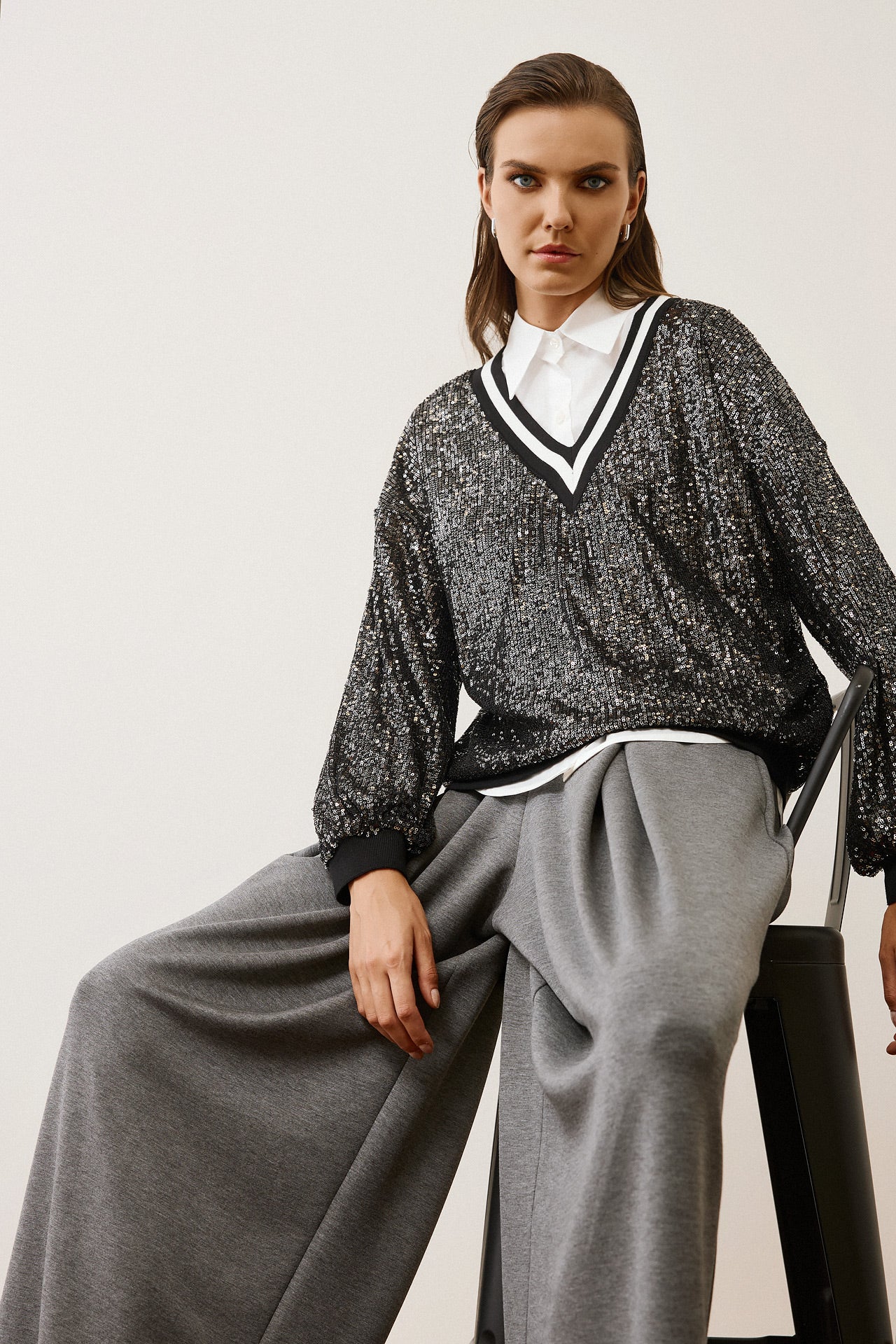 Figaro - Μπλούζα με Παγιέτες & V-Λαιμόκοψη