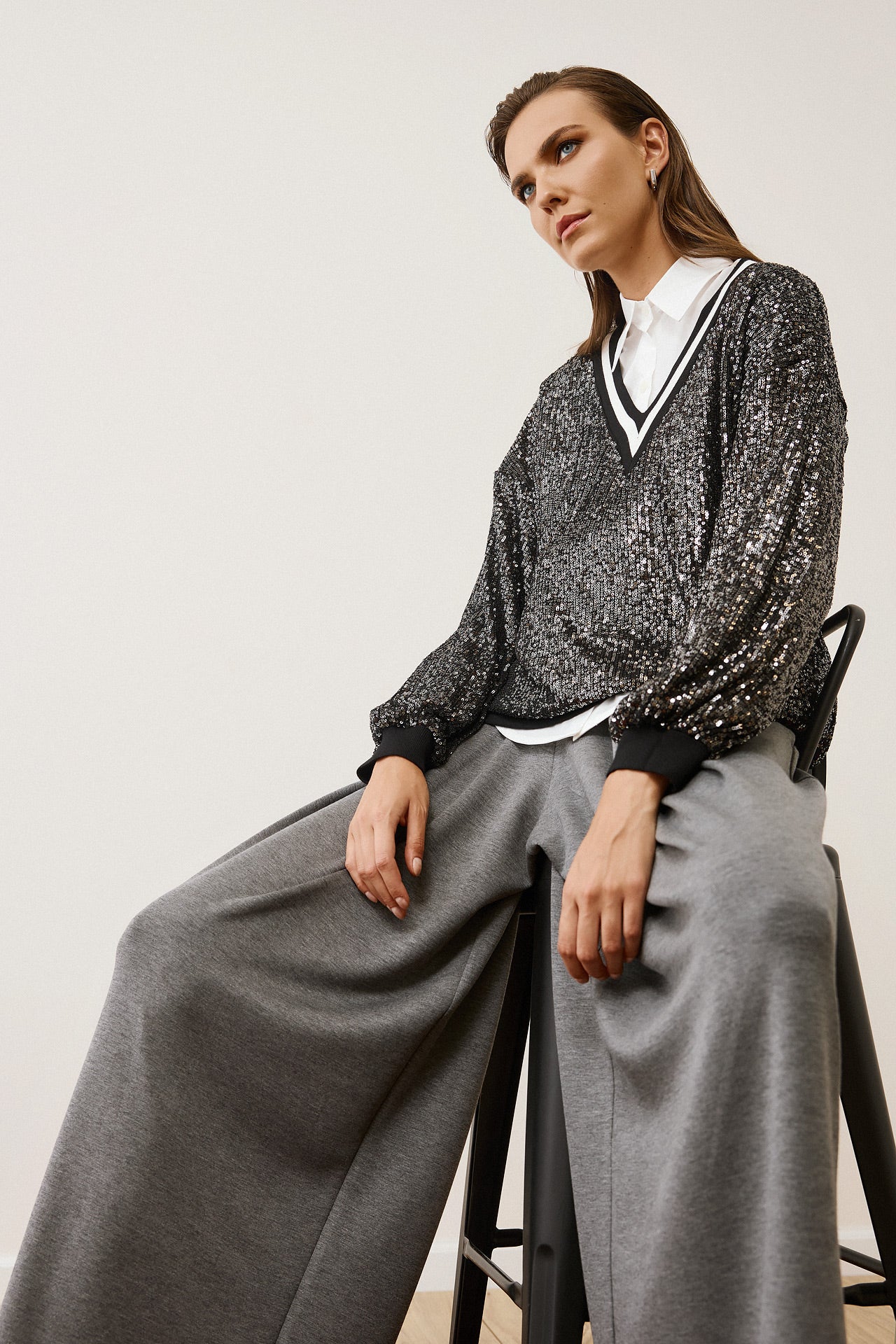 Figaro - Μπλούζα με Παγιέτες & V-Λαιμόκοψη