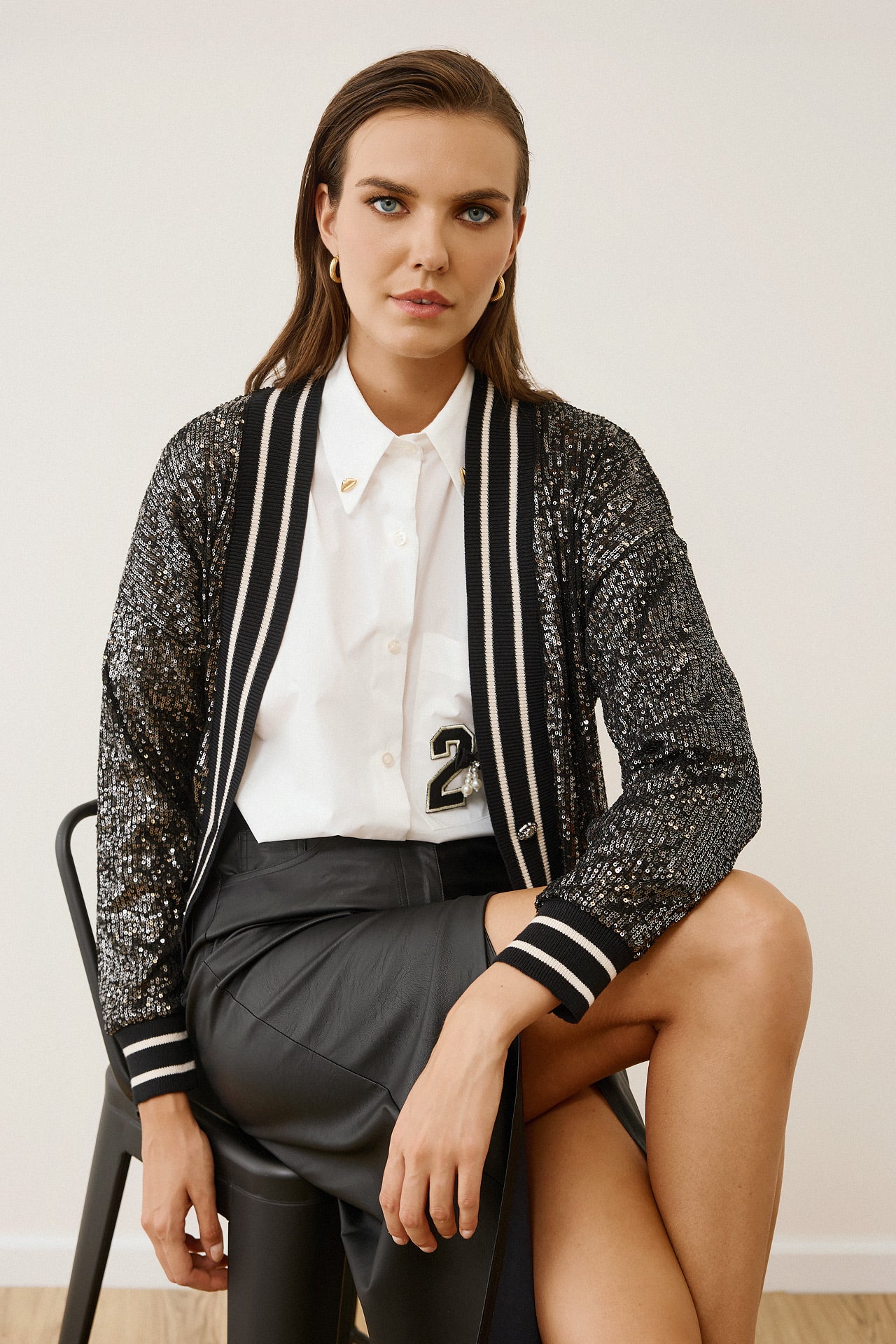 Figaro - Ζακέτα με Παγιέτες & V-Λαιμόκοψη