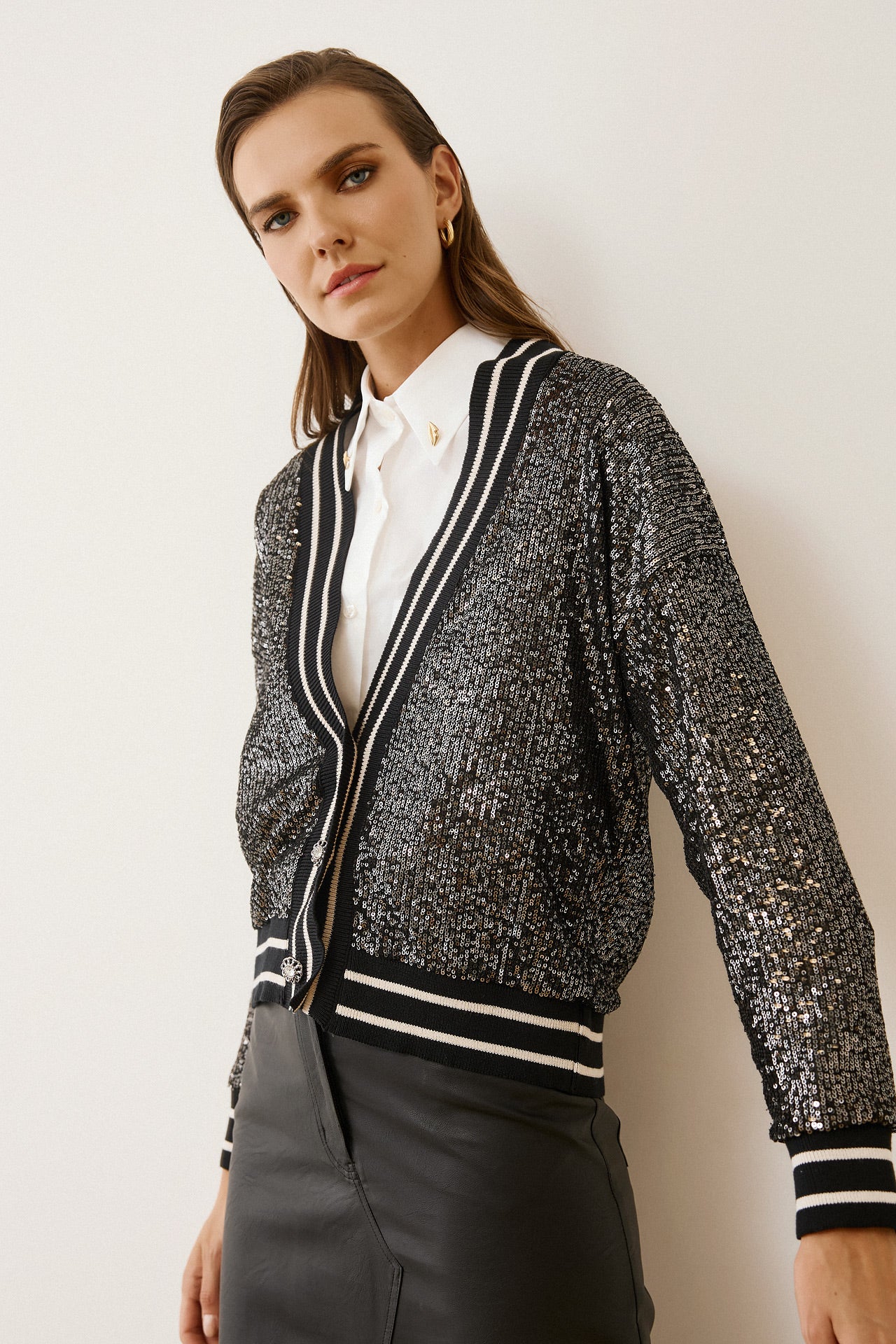 Figaro - Ζακέτα με Παγιέτες & V-Λαιμόκοψη
