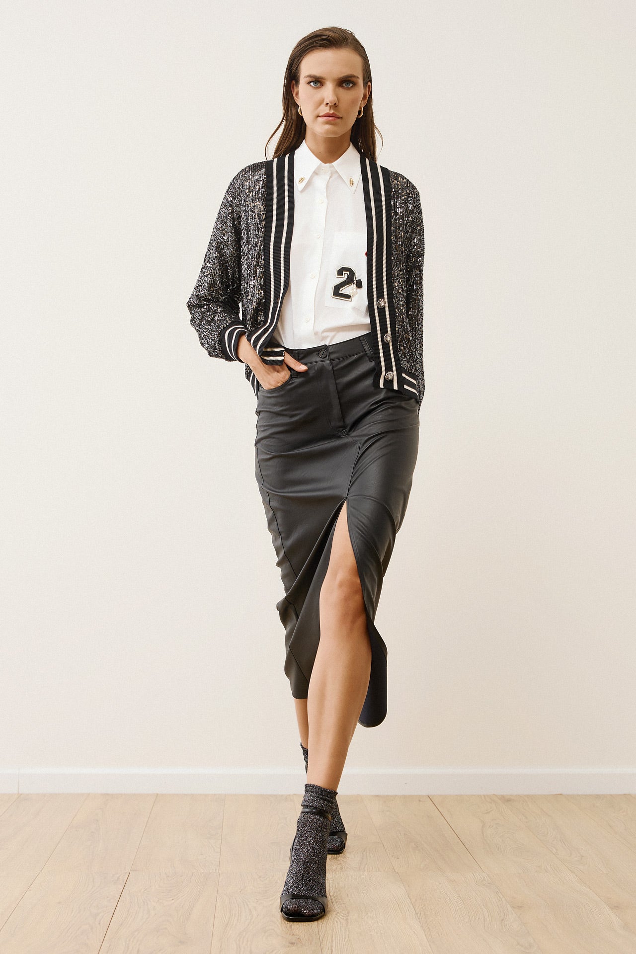 Figaro - Ζακέτα με Παγιέτες & V-Λαιμόκοψη