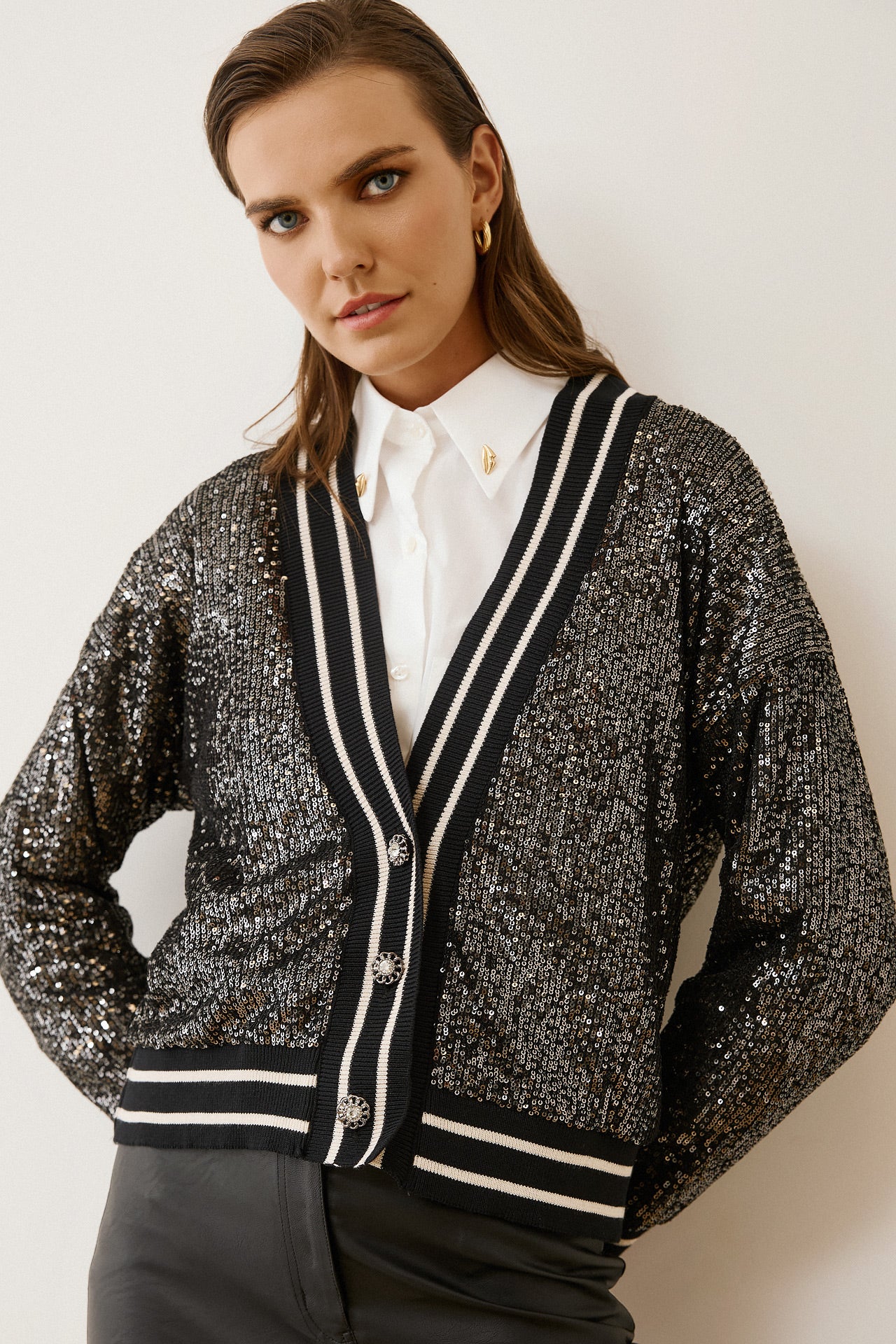 Figaro - Ζακέτα με Παγιέτες & V-Λαιμόκοψη