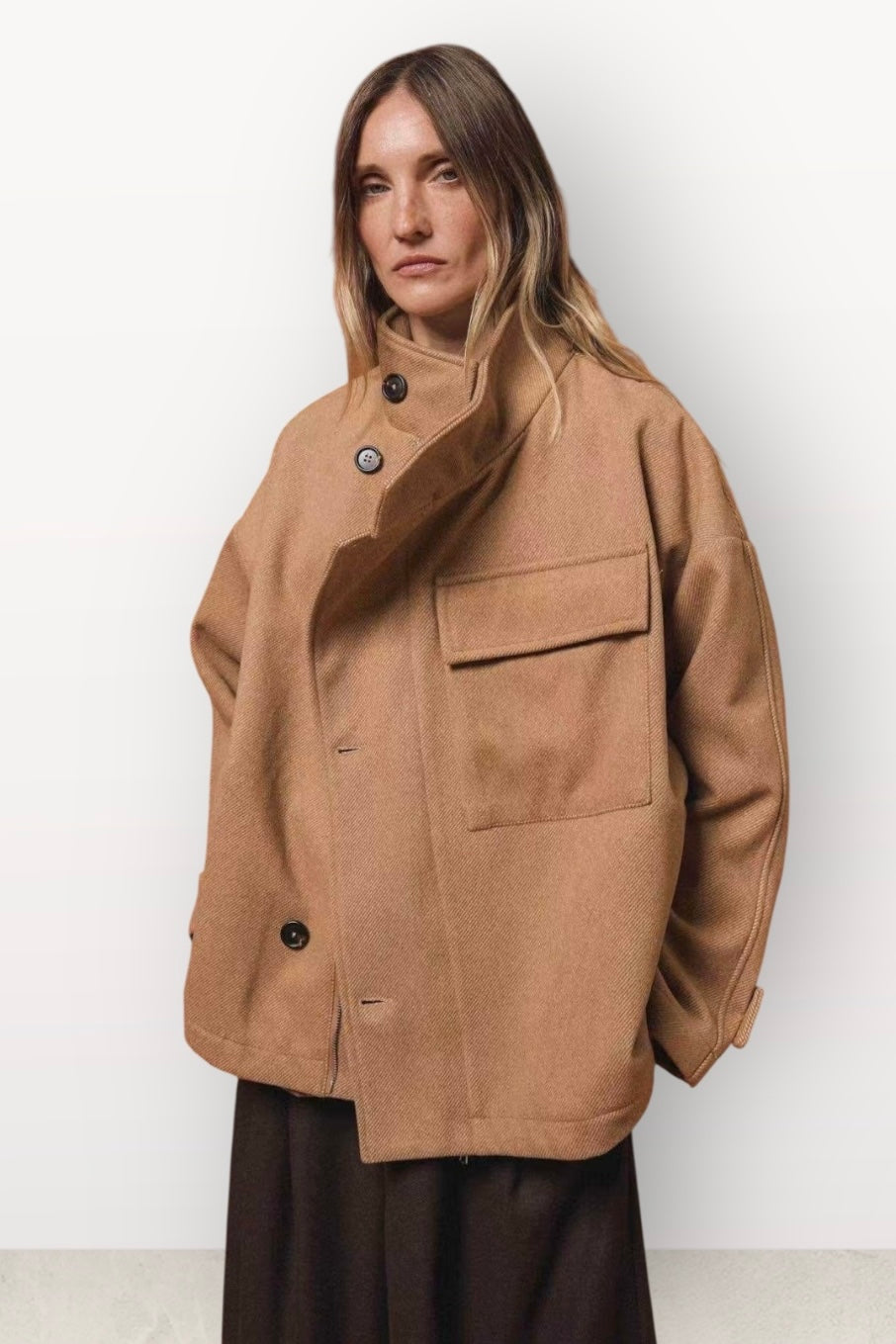 Gioya & Co - Κοντό Παλτό με Ψηλό Γιακά & Πολλαπλές Τσέπες Μόκα