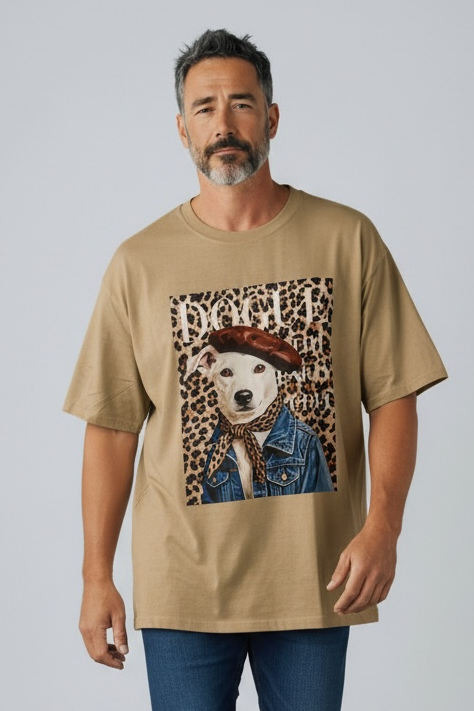 Charizma - Unisex Βαμβακερό Λαδί Ανοιχτό Μακό T-Shirt Oversized με Στάμπα Dogue Paris