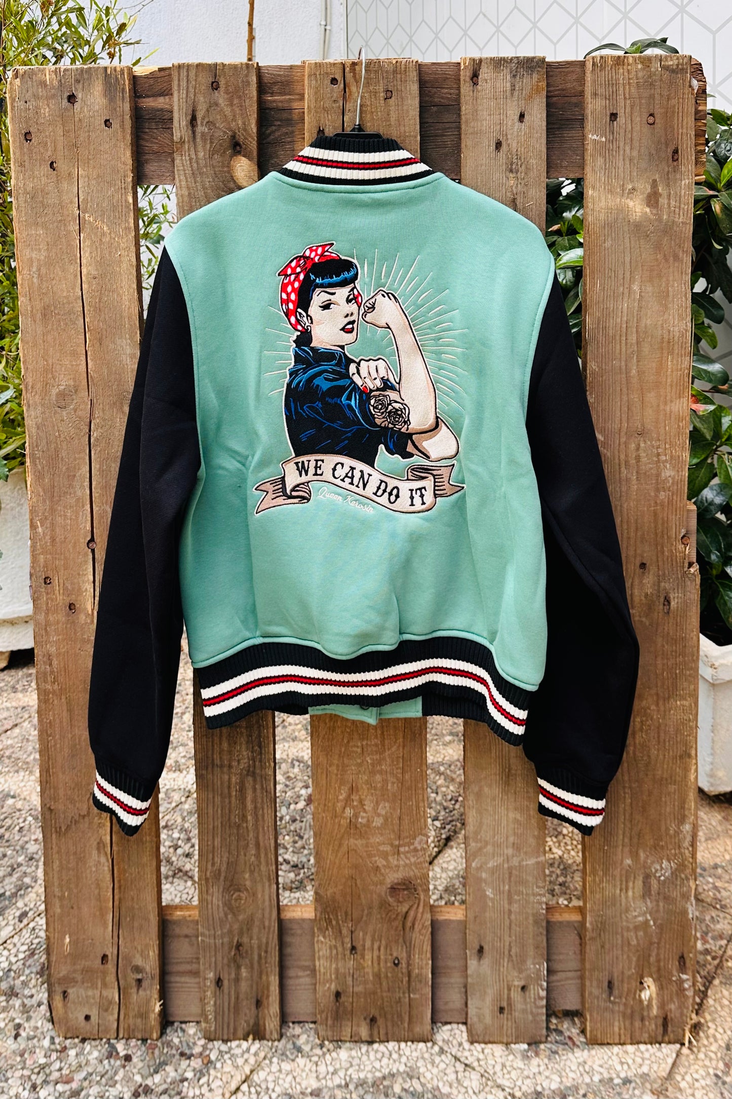 Queen Kerosin - Κολεγιακό Τζάκετ «We Can Do It» Μέντα