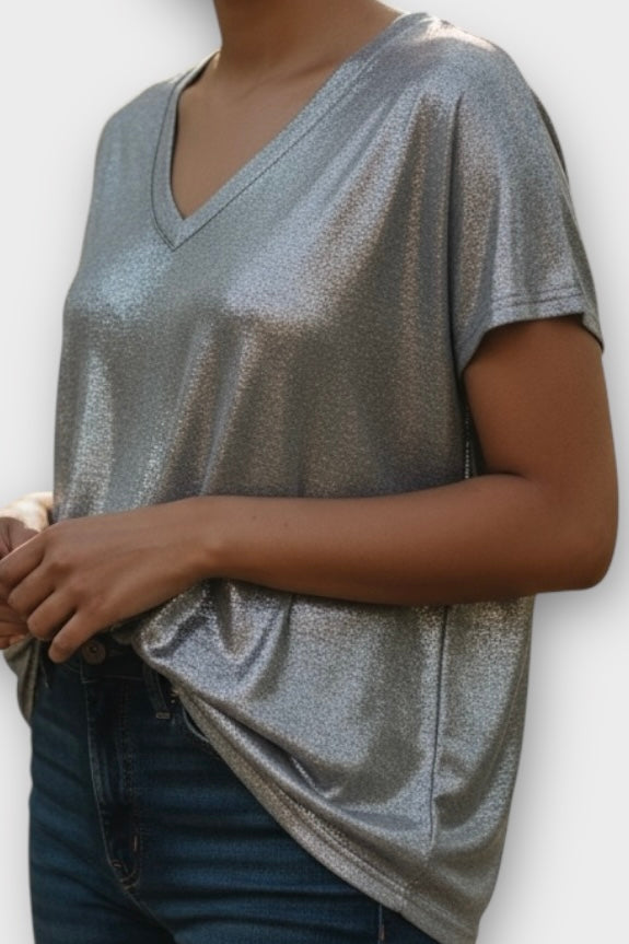 An'ge Agnez- Γυναικείο Γυαλιστερό Μπλουζάκι με V Λαιμόκοψη Ασημί