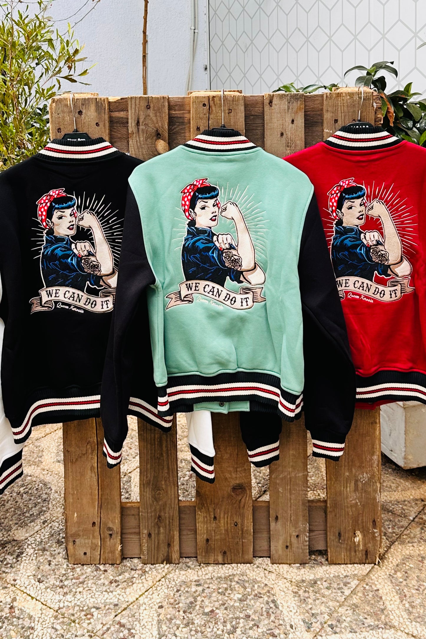 Queen Kerosin - Κολεγιακό Τζάκετ «We Can Do It» Κόκκινο