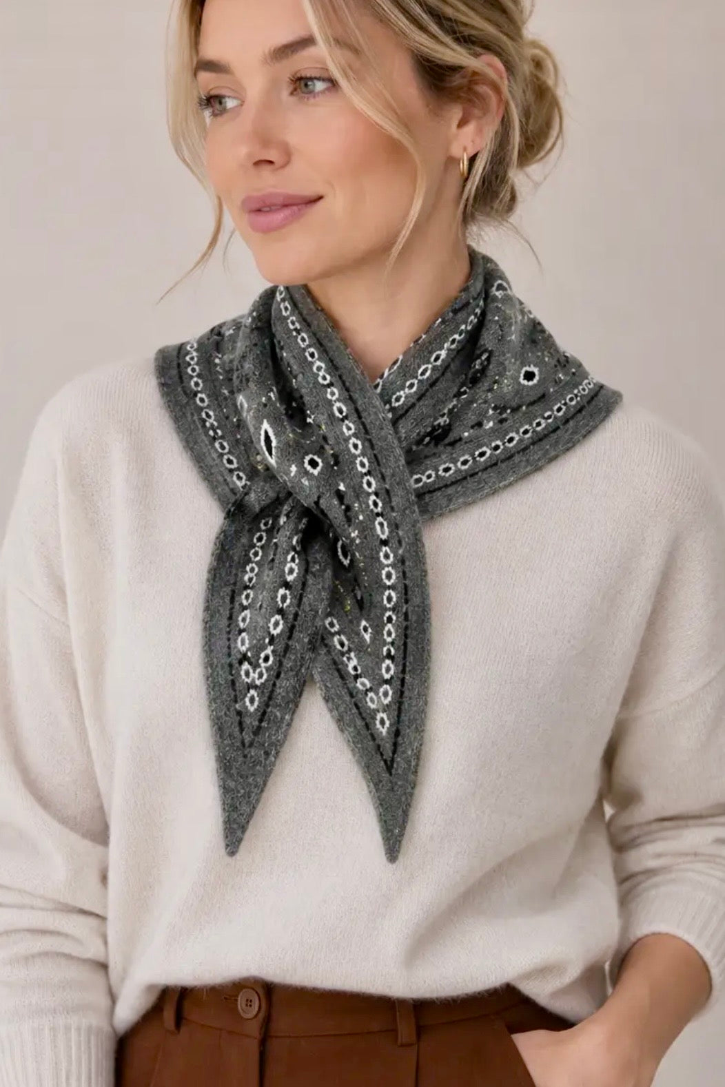 Lineta - Παχύ Τριγωνικό Μαντήλι Grey Bandana 102x36 cm