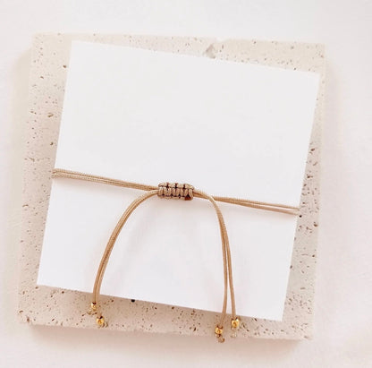 Queen Handmade Creations - Βραχιόλι Χιονοστιβάδα με Χρυσό Επιχρυσωμένο Στοιχείο σε Κάρτα Δώρου