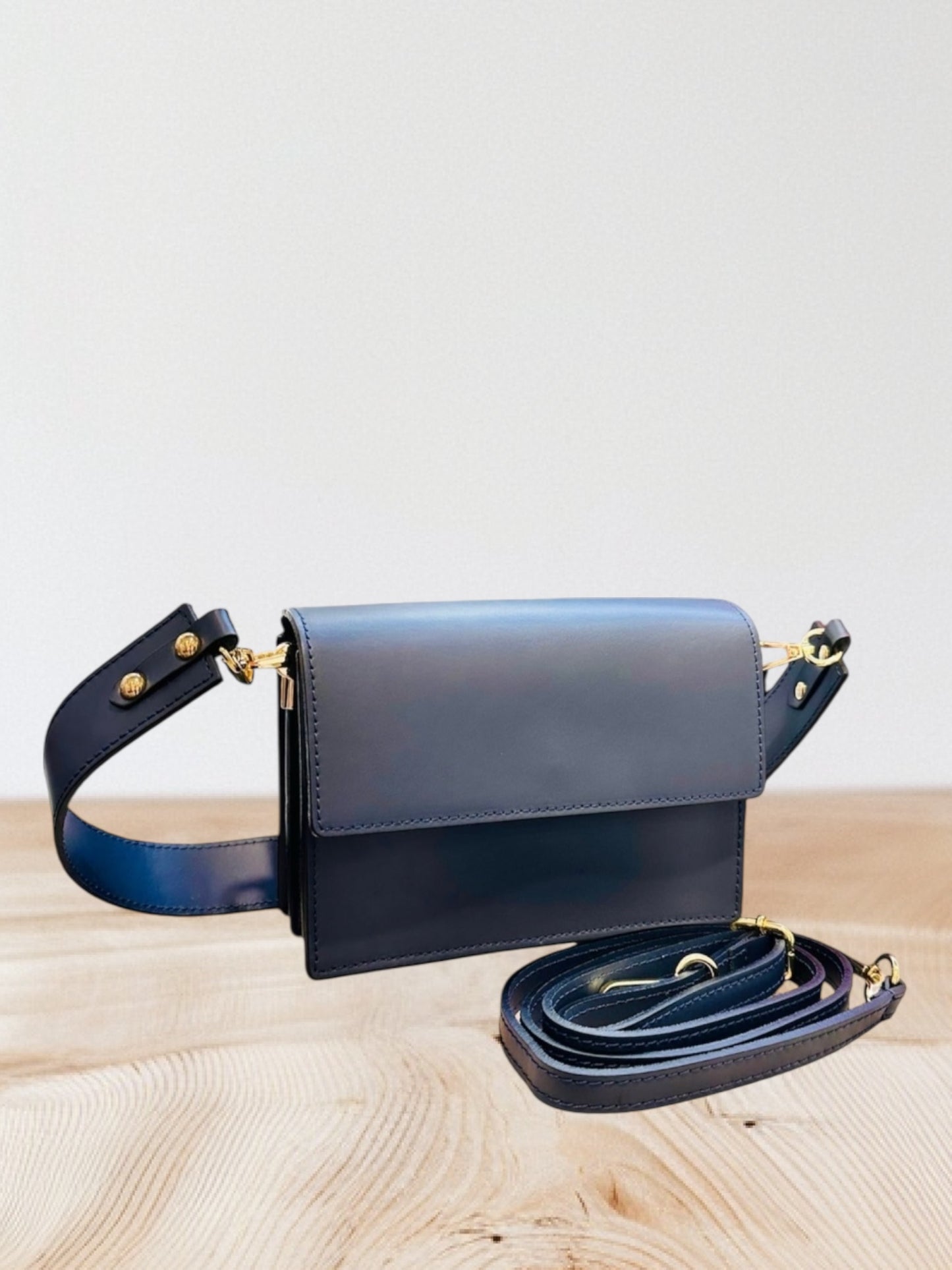 Loet - Δερμάτινη τσάντα ώμου με 2 λουράκια μπλε