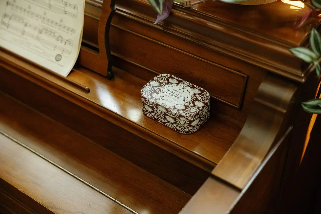 Paddywax Cherie - French Linen & Orris Φυτικό Κερί 127gr σε μεταλλικό δοχείο-κονσέρβα