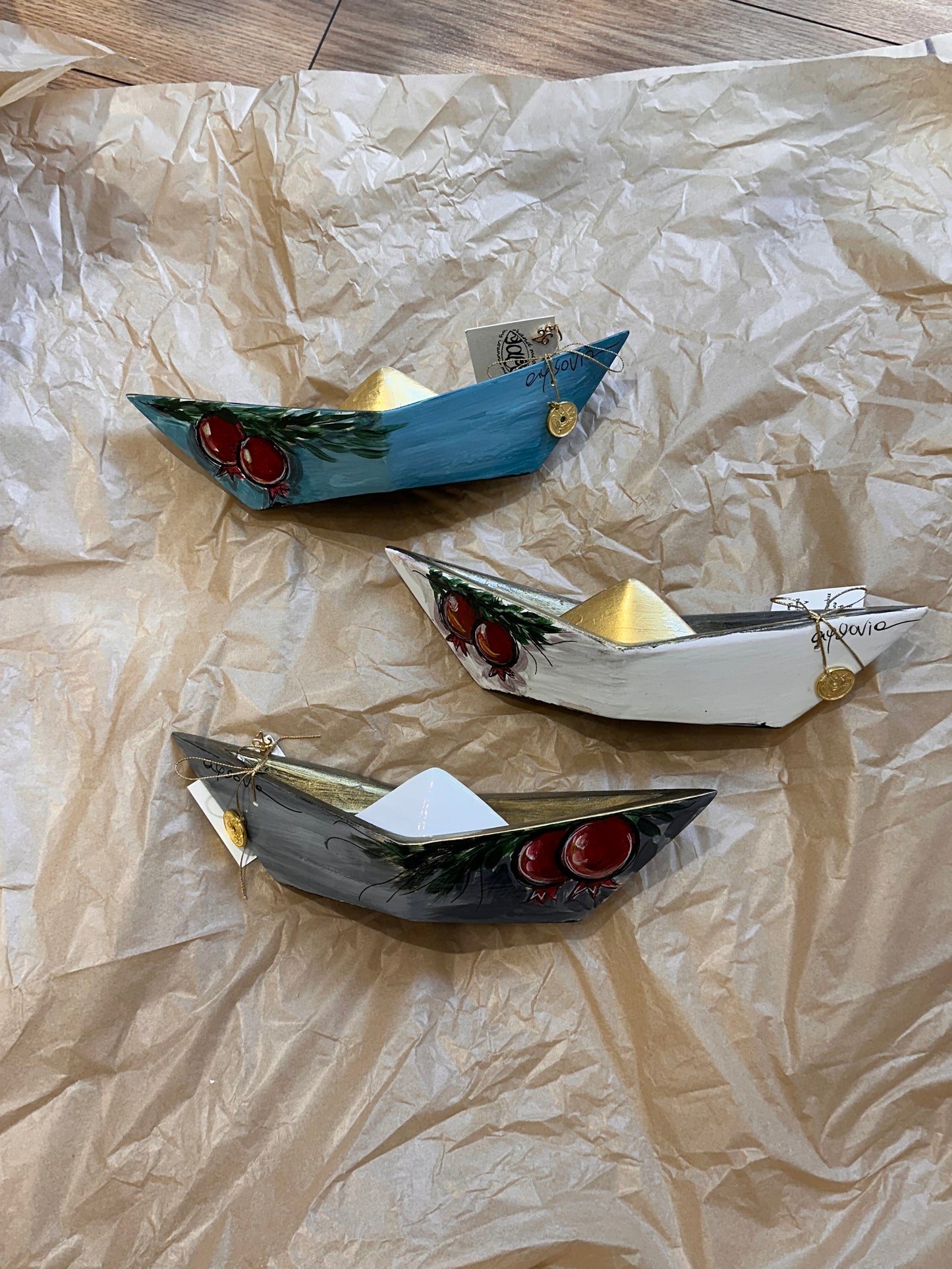 Ψαρόνι - Κεραμικό Γούρι Γκρι Βάρκα "Αφθονία"