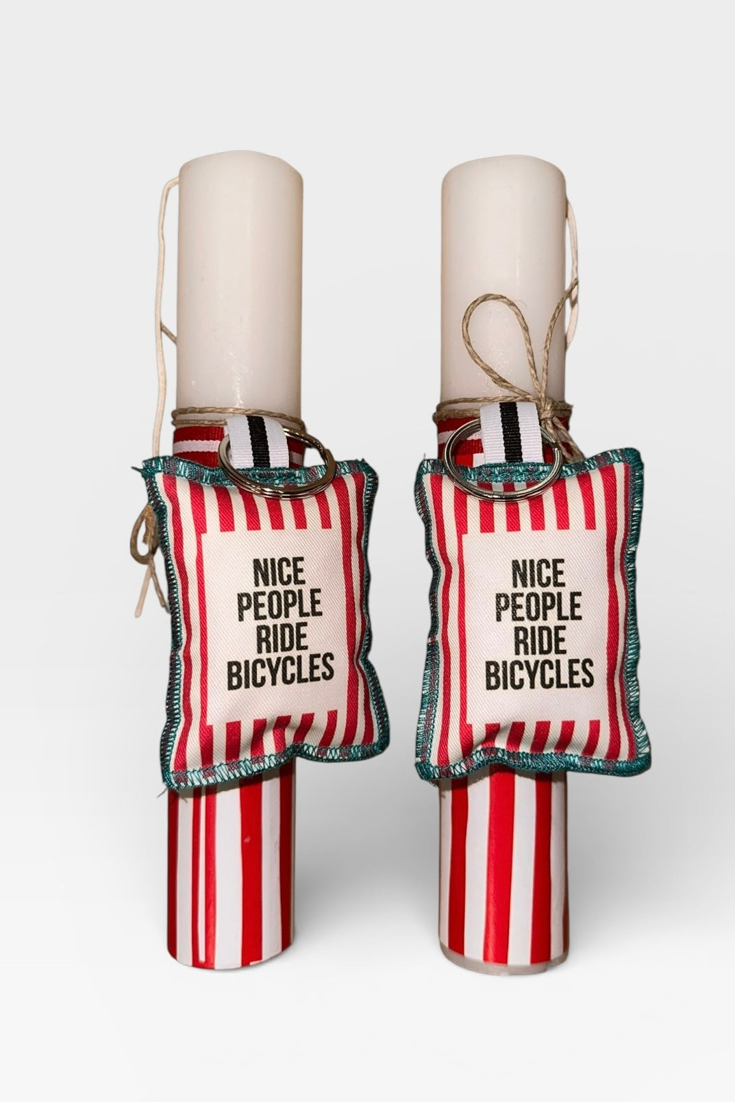 Maria Davilla - Λαμπάδα Χειροποίητη Με Μπρελόκ “Nice People Ride Bicycles” (Αντρική)