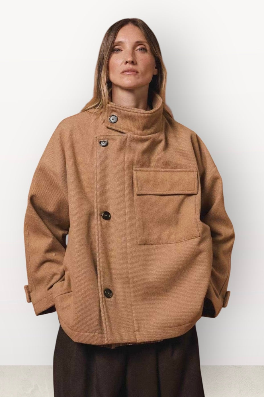 Gioya & Co - Κοντό Παλτό με Ψηλό Γιακά & Πολλαπλές Τσέπες Μόκα