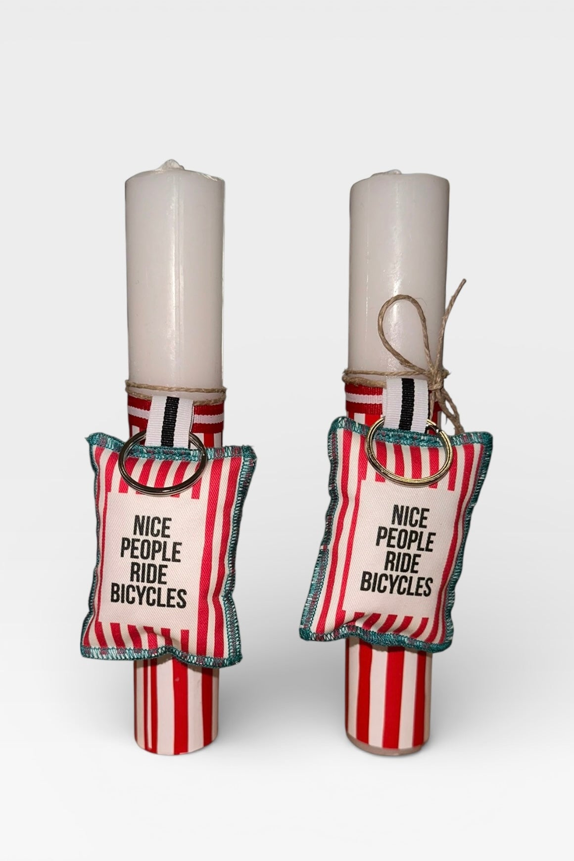 Maria Davilla - Λαμπάδα Χειροποίητη Με Μπρελόκ “Nice People Ride Bicycles” (Αντρική)