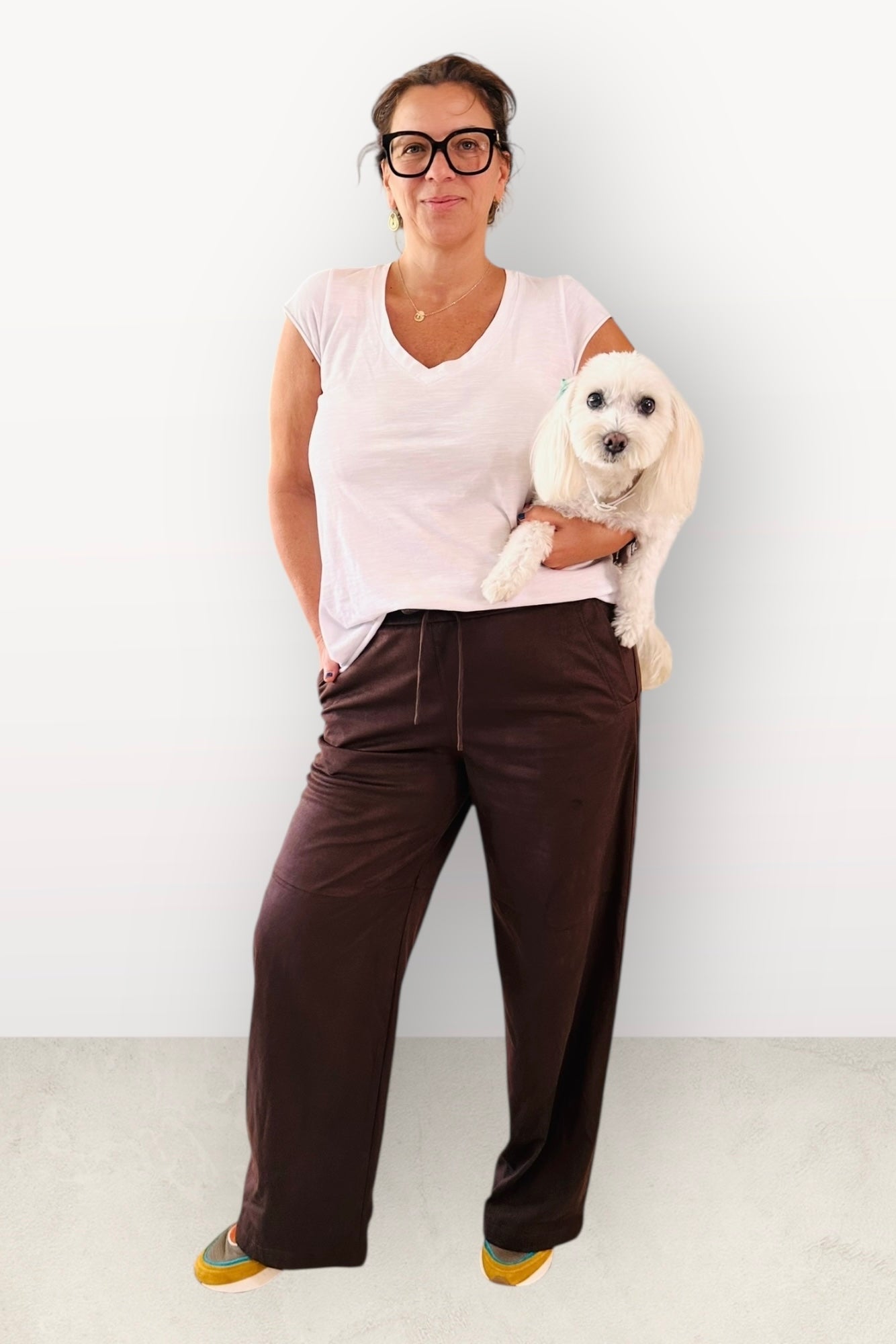 Lumina - Ψηλόμεσο Παντελόνι Τύπου Σουέτ Με Λάστιχο σε Καφέ Χρώμα