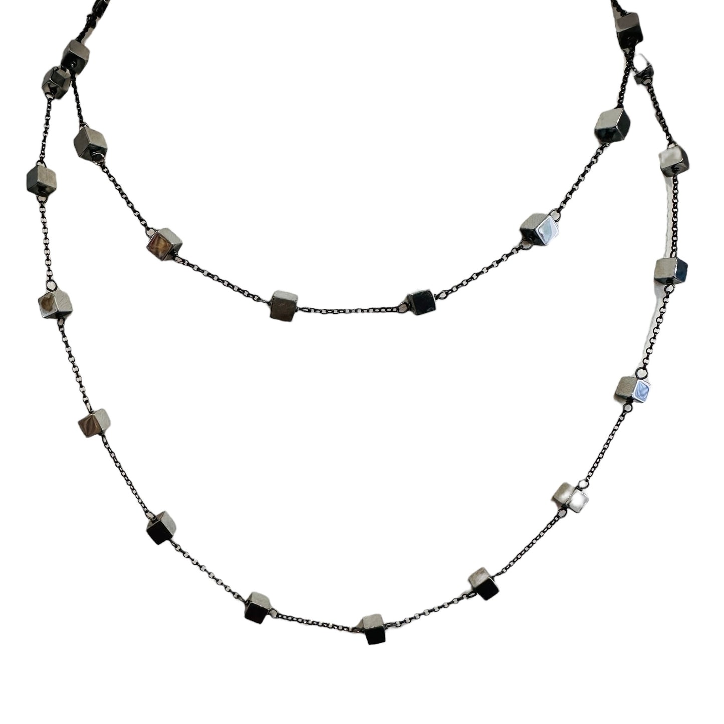 Dora Syrrou - Μαύρο Επιχρύσωμα Κολιέ Μακρύ Με Αιματίτη Μικρό Κυβάκι 95 cm