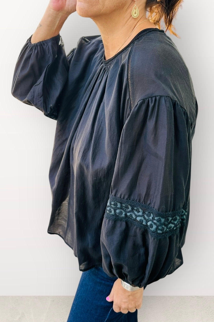 Figaro - Ρομαντική Μπλούζα με Φουσκωτά Μανίκια και Δαντέλα Μαύρο