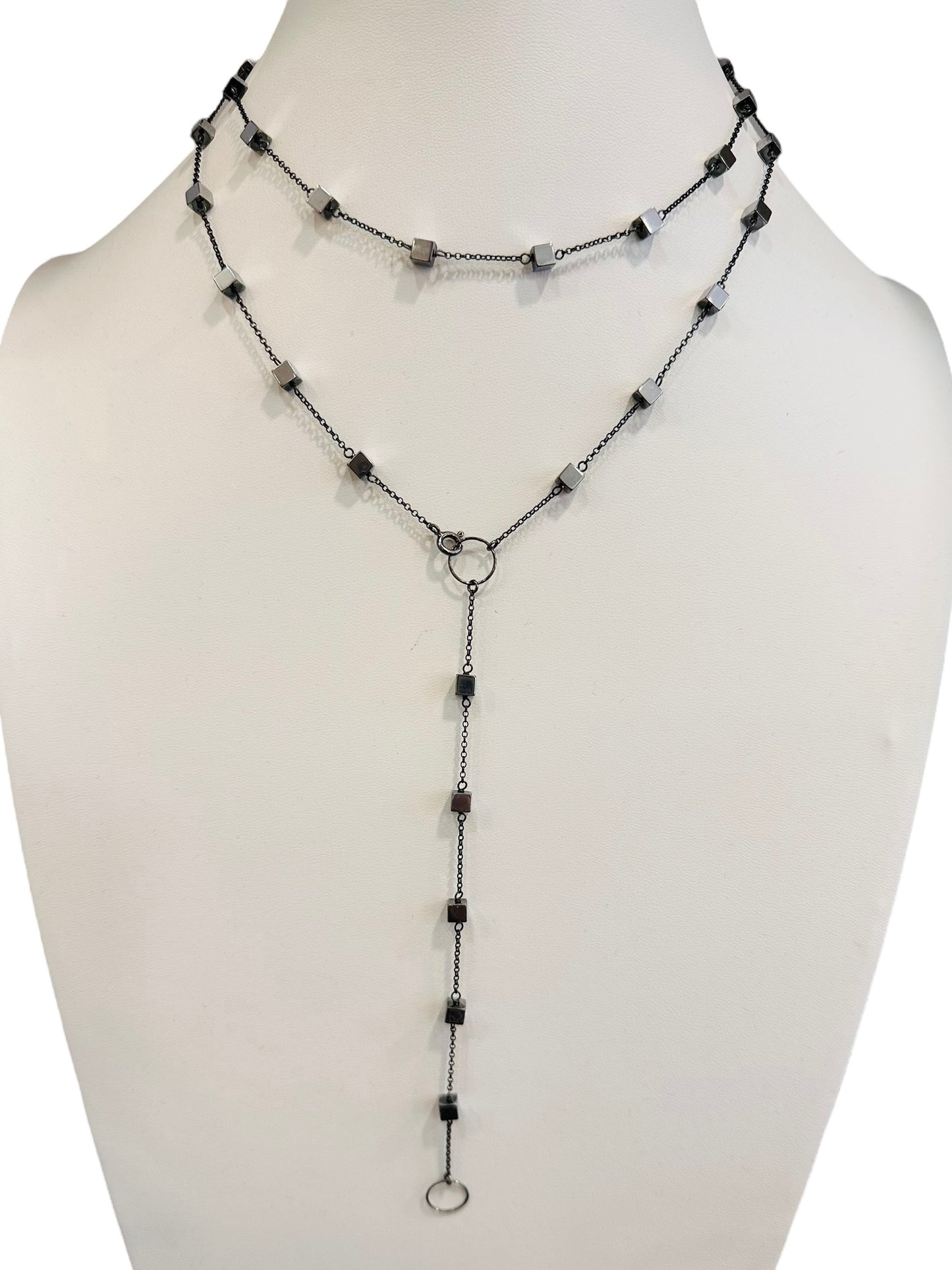 Dora Syrrou - Μαύρο Επιχρύσωμα Κολιέ Μακρύ Με Αιματίτη Μικρό Κυβάκι 95 cm