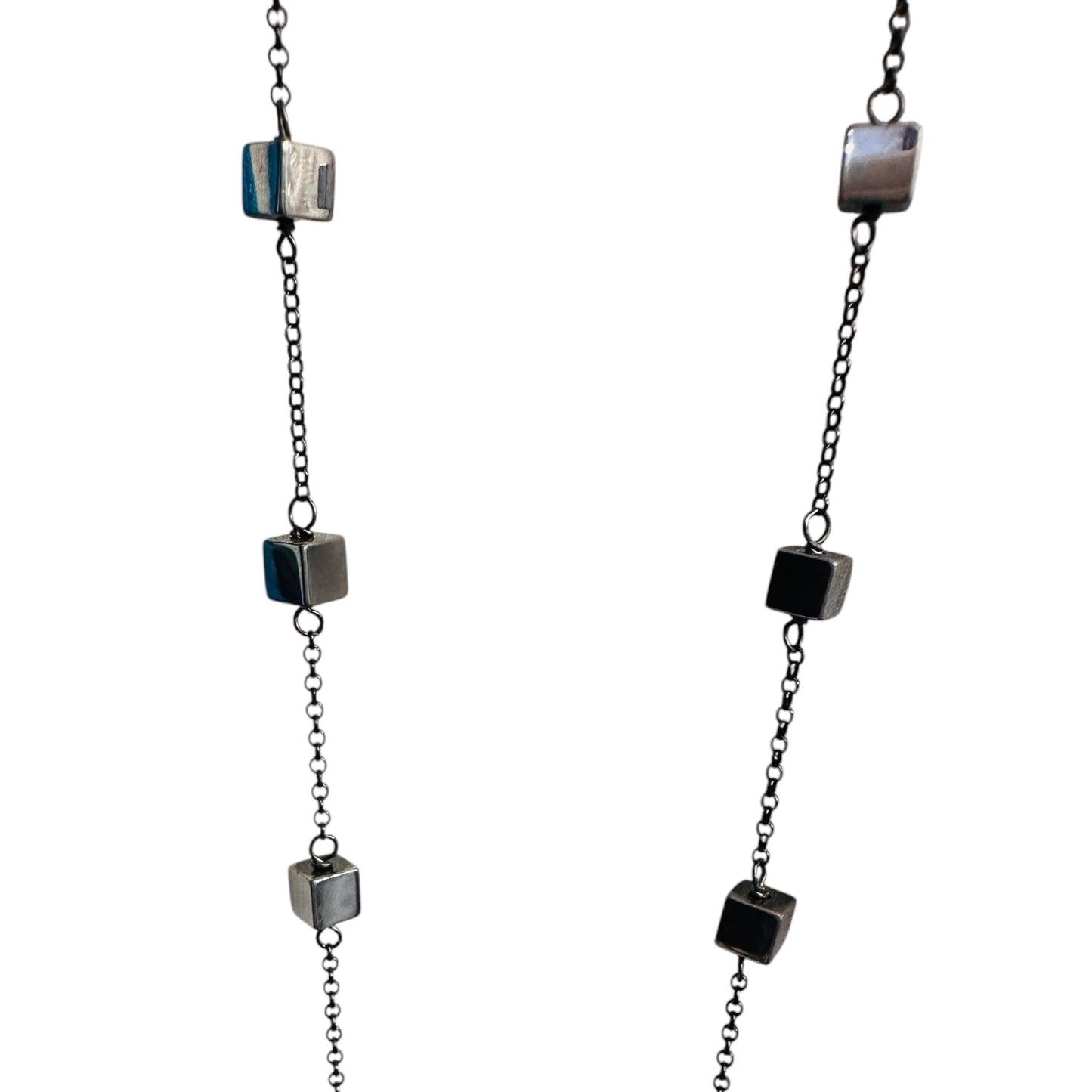 Dora Syrrou - Μαύρο Επιχρύσωμα Κολιέ Μακρύ Με Αιματίτη Μικρό Κυβάκι 95 cm