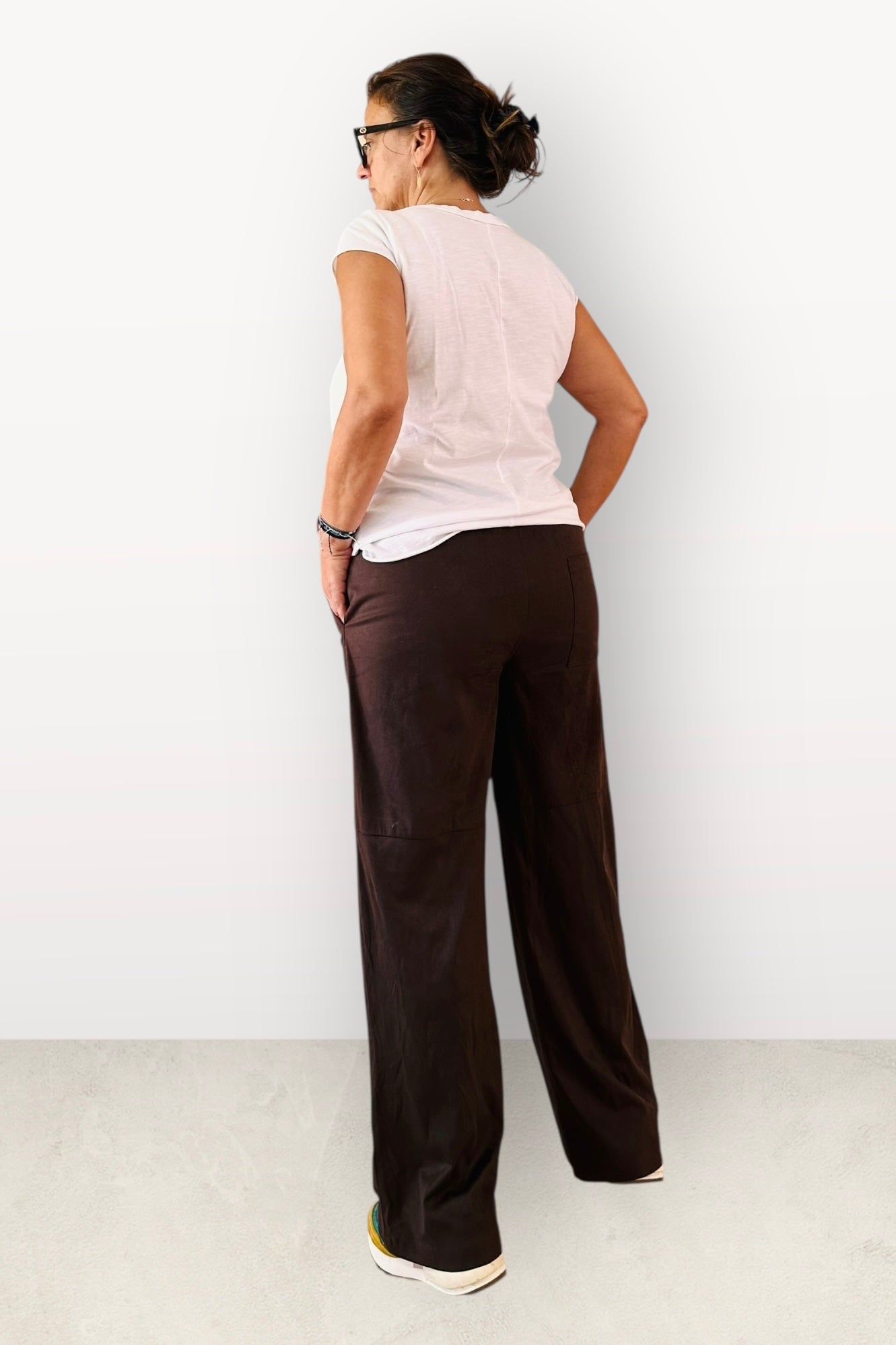 Lumina - Ψηλόμεσο Παντελόνι Τύπου Σουέτ Με Λάστιχο σε Καφέ Χρώμα