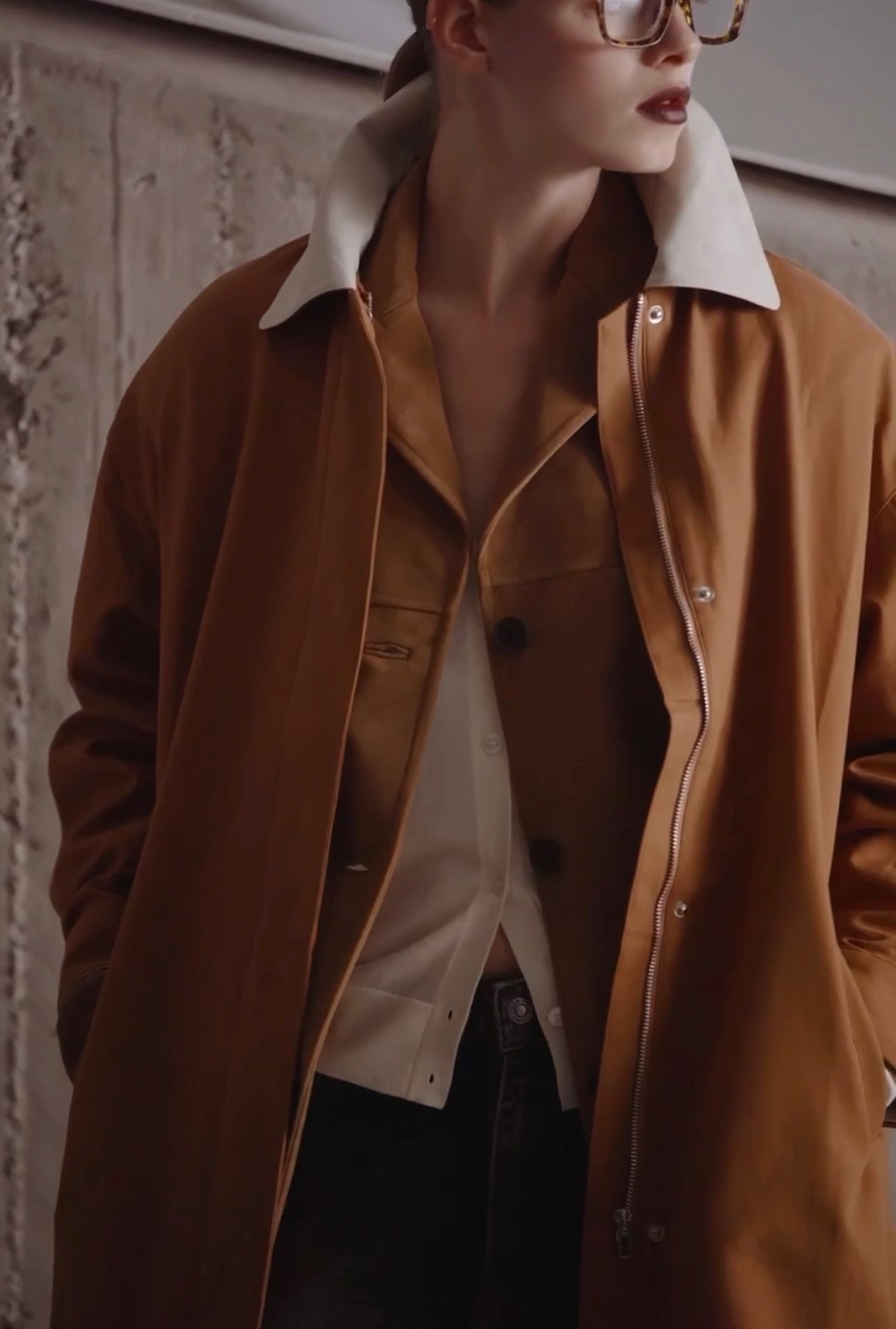 Lumina - Oversize Καμπαρντίνα Midi με Κομψές Αντιθέσεις & Κρυφό Κούμπωμα