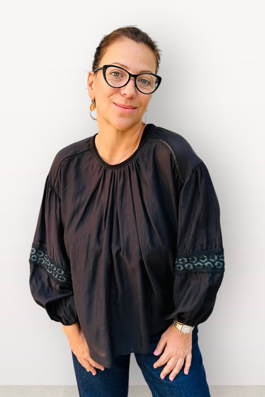 Figaro - Ρομαντική Μπλούζα με Φουσκωτά Μανίκια και Δαντέλα Μαύρο