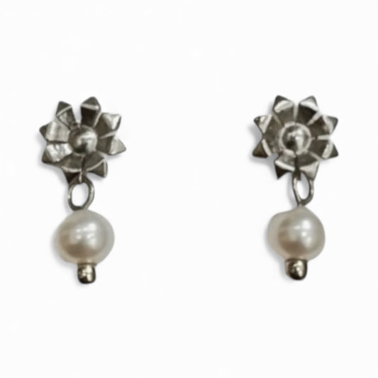 Pavlina Verouki - Flower Mini Ασημένια Σκουλαρίκια Λουλούδι & Μαργαριτάρι Ασήμι