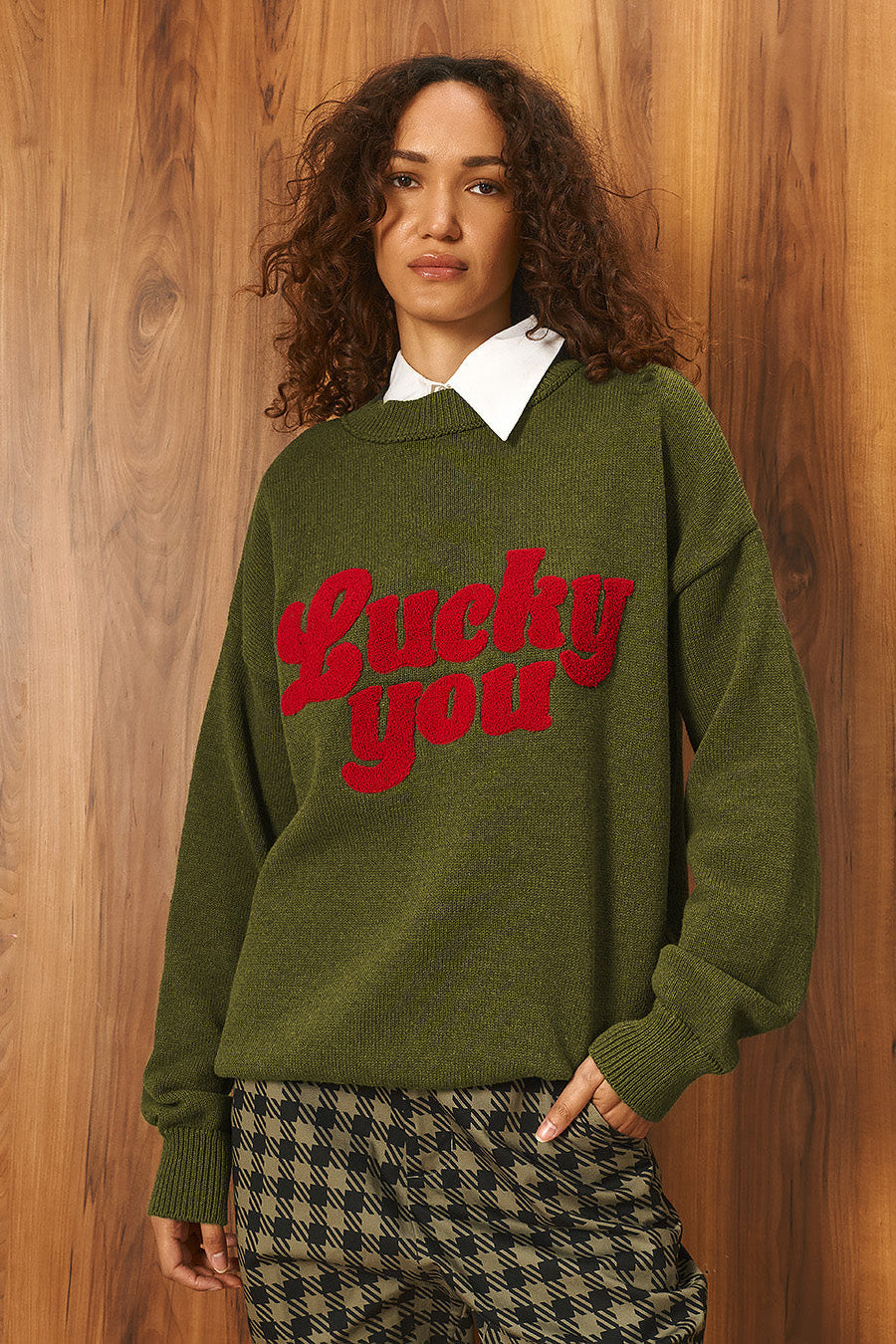 Tailor Made - Unisex Oversized Πλεκτό Πουλόβερ Χακί με Κέντημα “Lucky You”