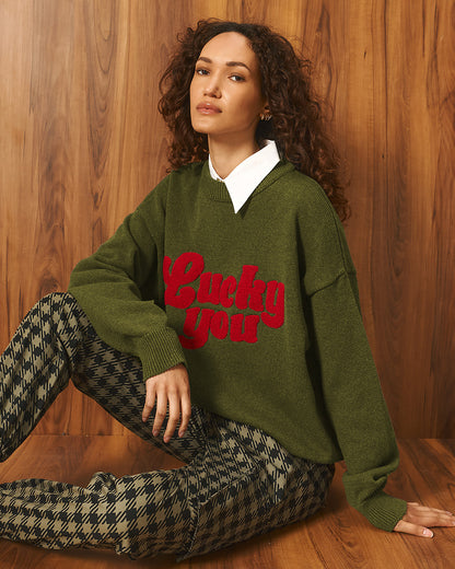 Tailor Made - Unisex Oversized Πλεκτό Πουλόβερ Χακί με Κέντημα “Lucky You”